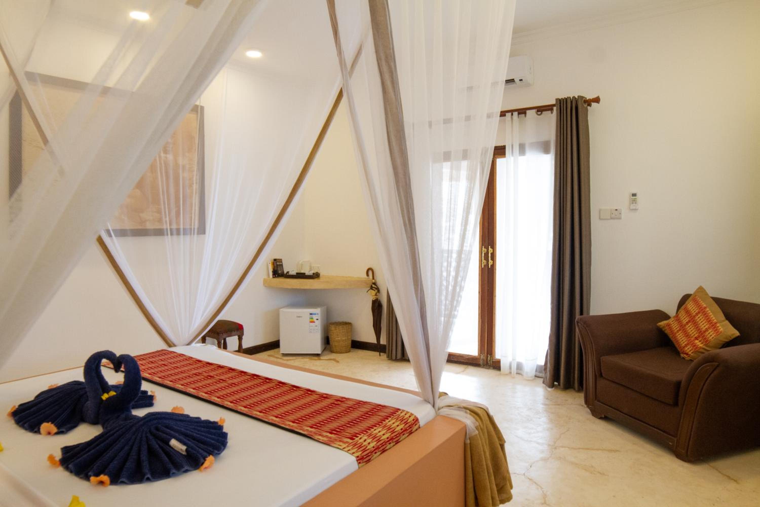 Deluxe Double Room with Sea View - Photo 9