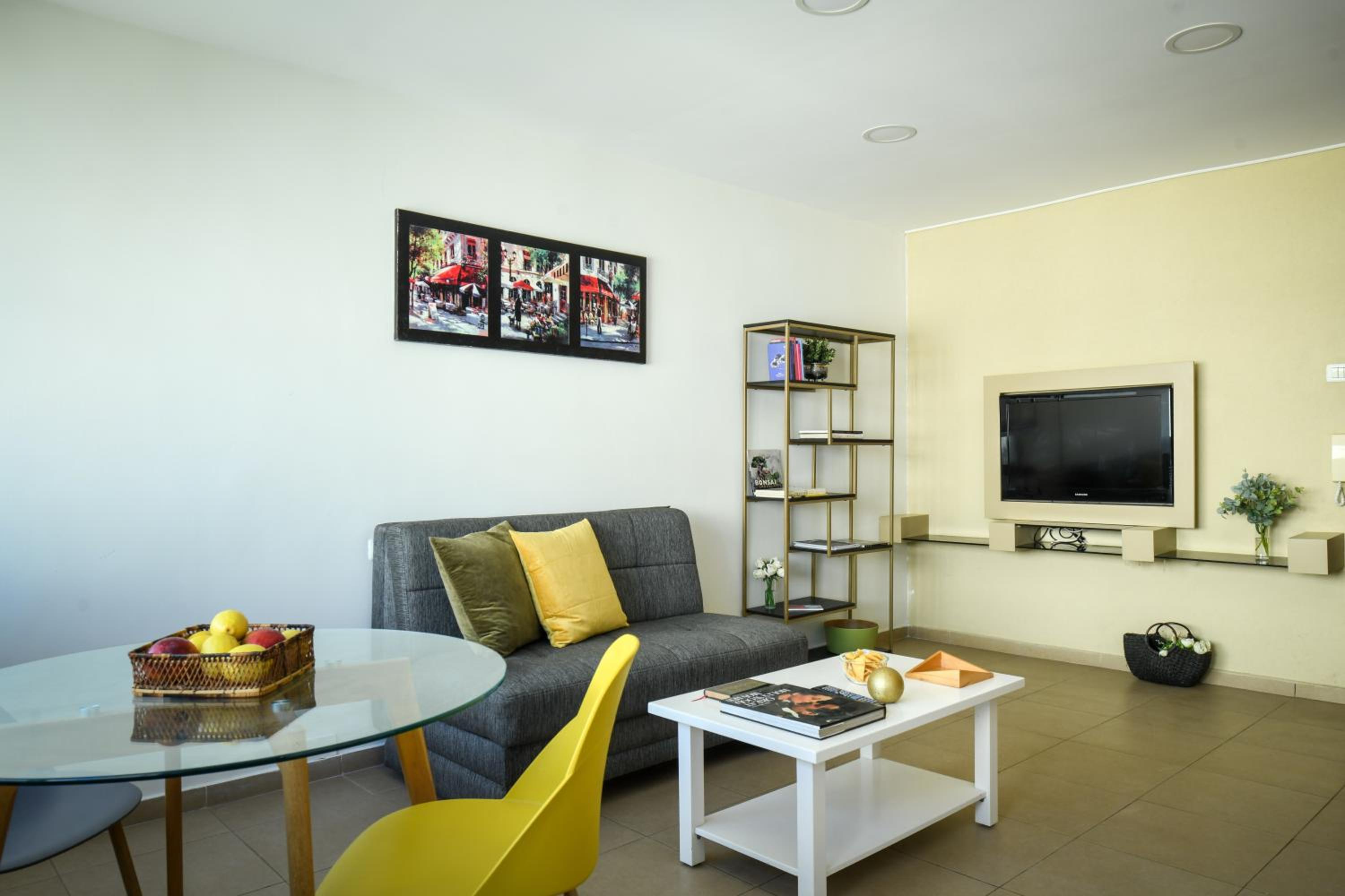 One-Bedroom Apartment photo 3