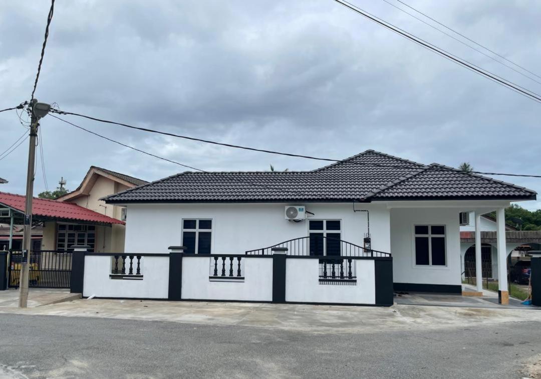 Three-Bedroom House photo 1