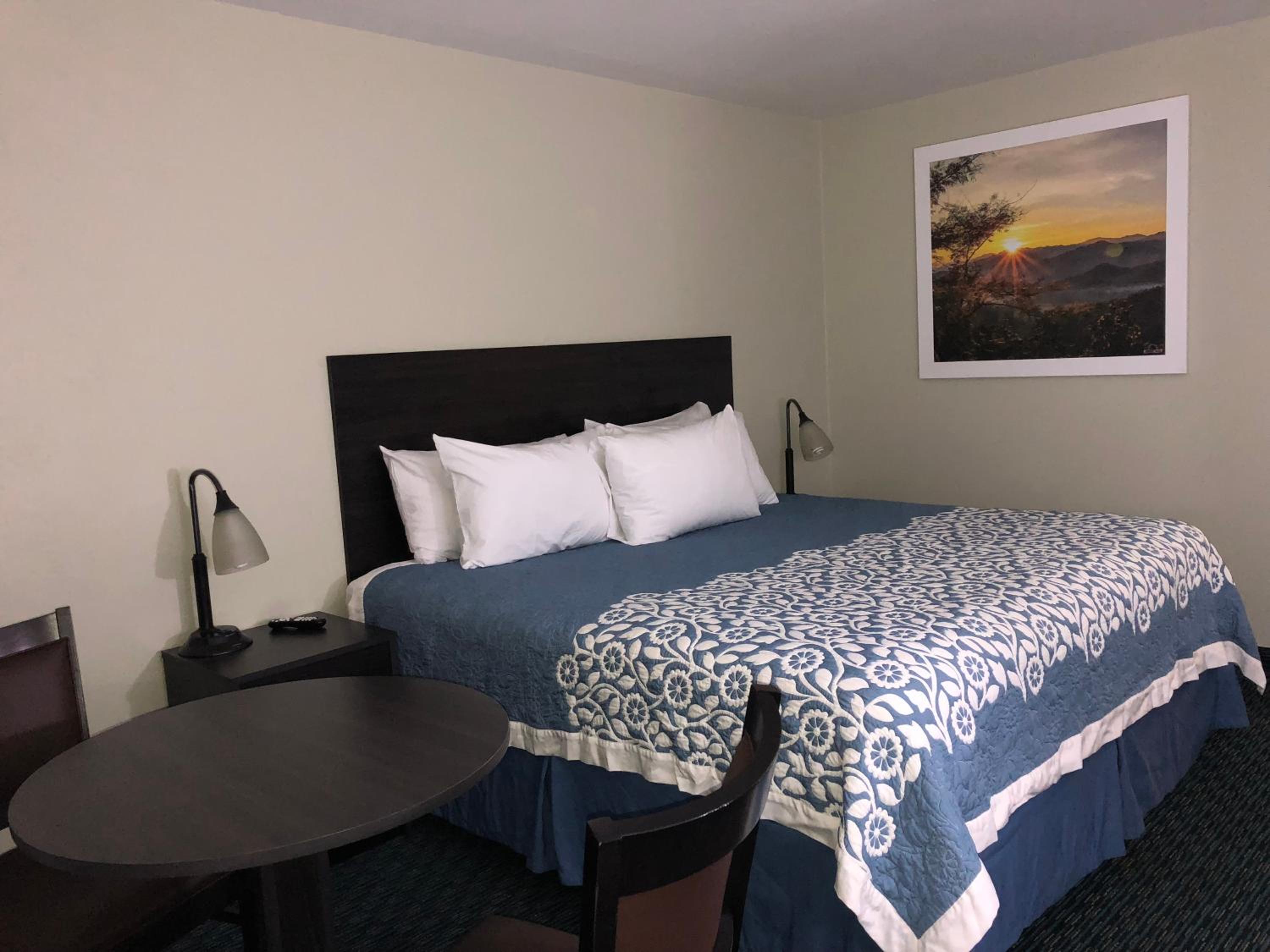 Standard King Room - Photo 1