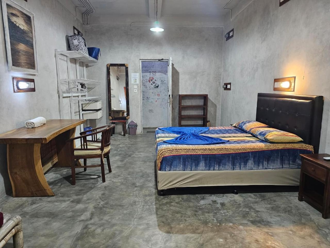 Basic Triple Room with Shared Bathroom photo 1