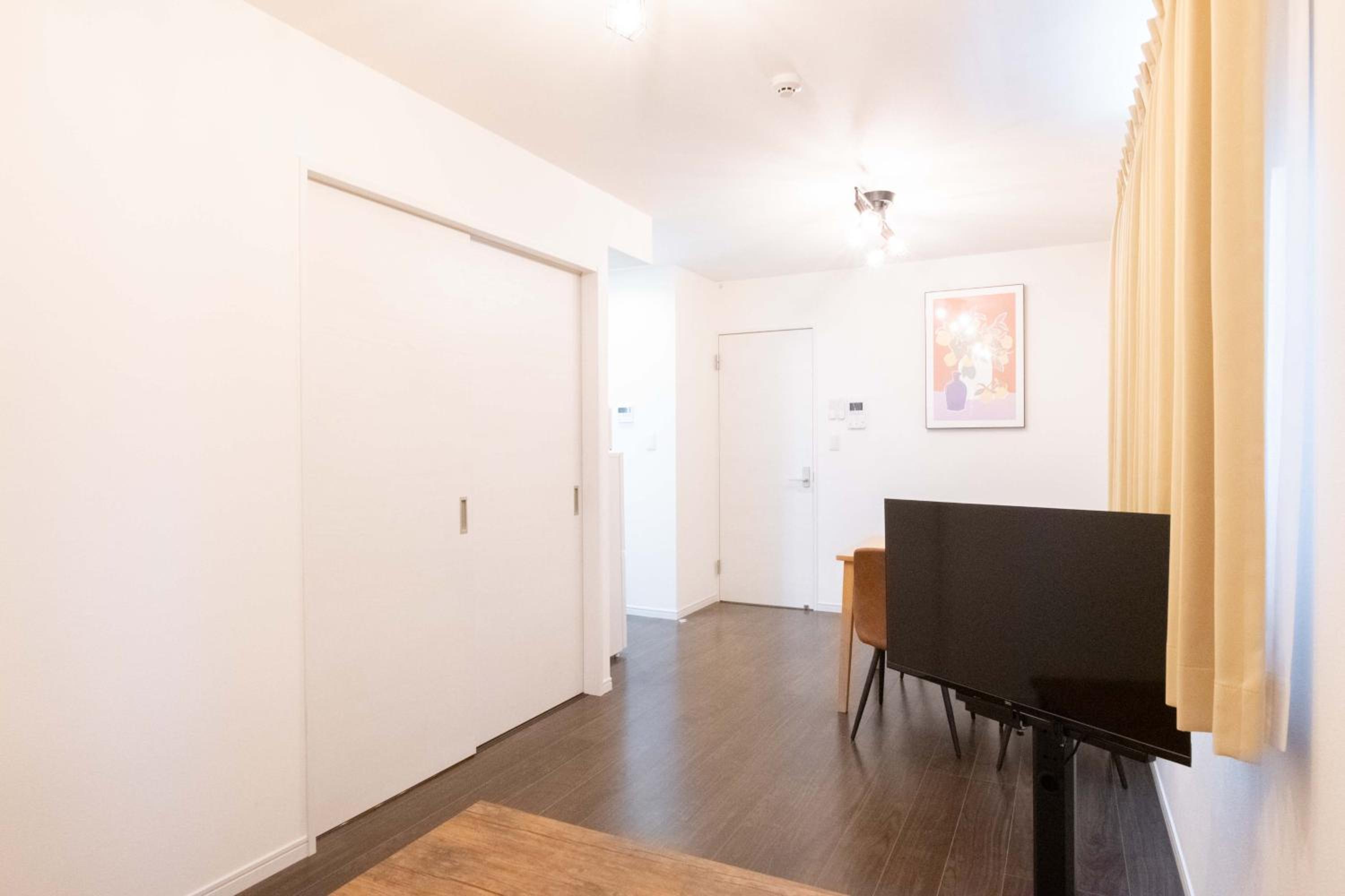 One-Bedroom Apartment photo 2