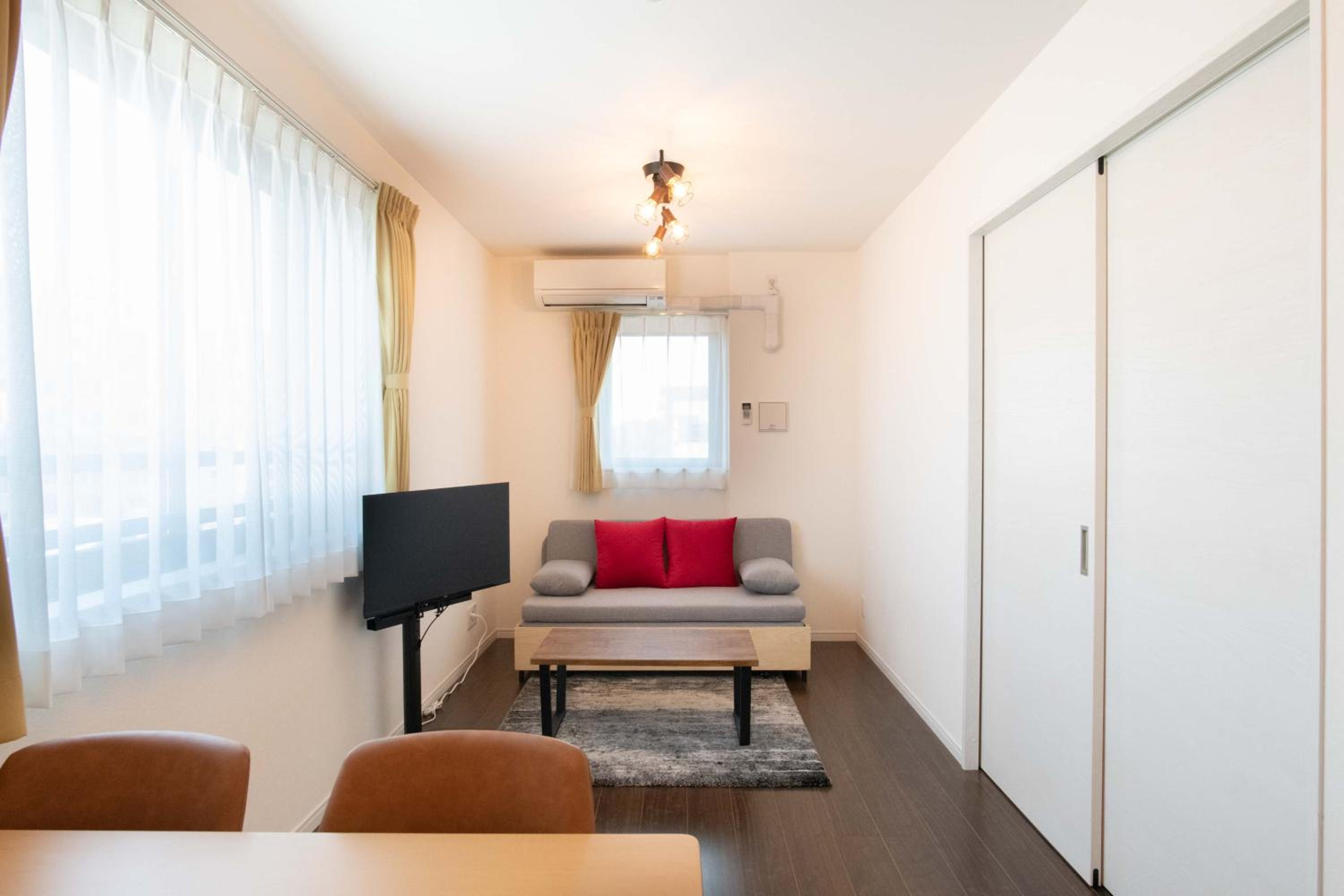 One-Bedroom Apartment photo 1
