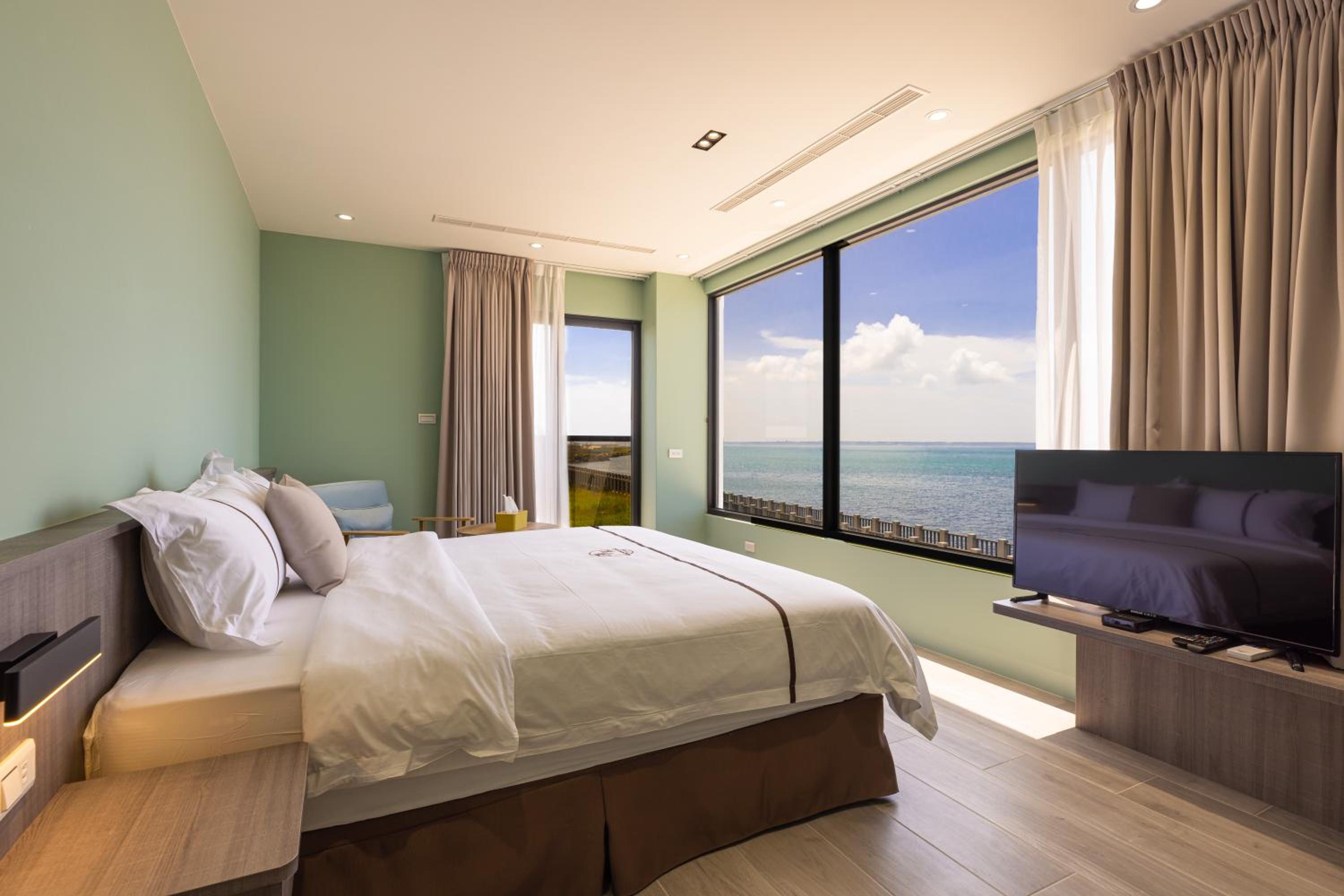 Deluxe Double Room with Balcony and Sea View photo 3