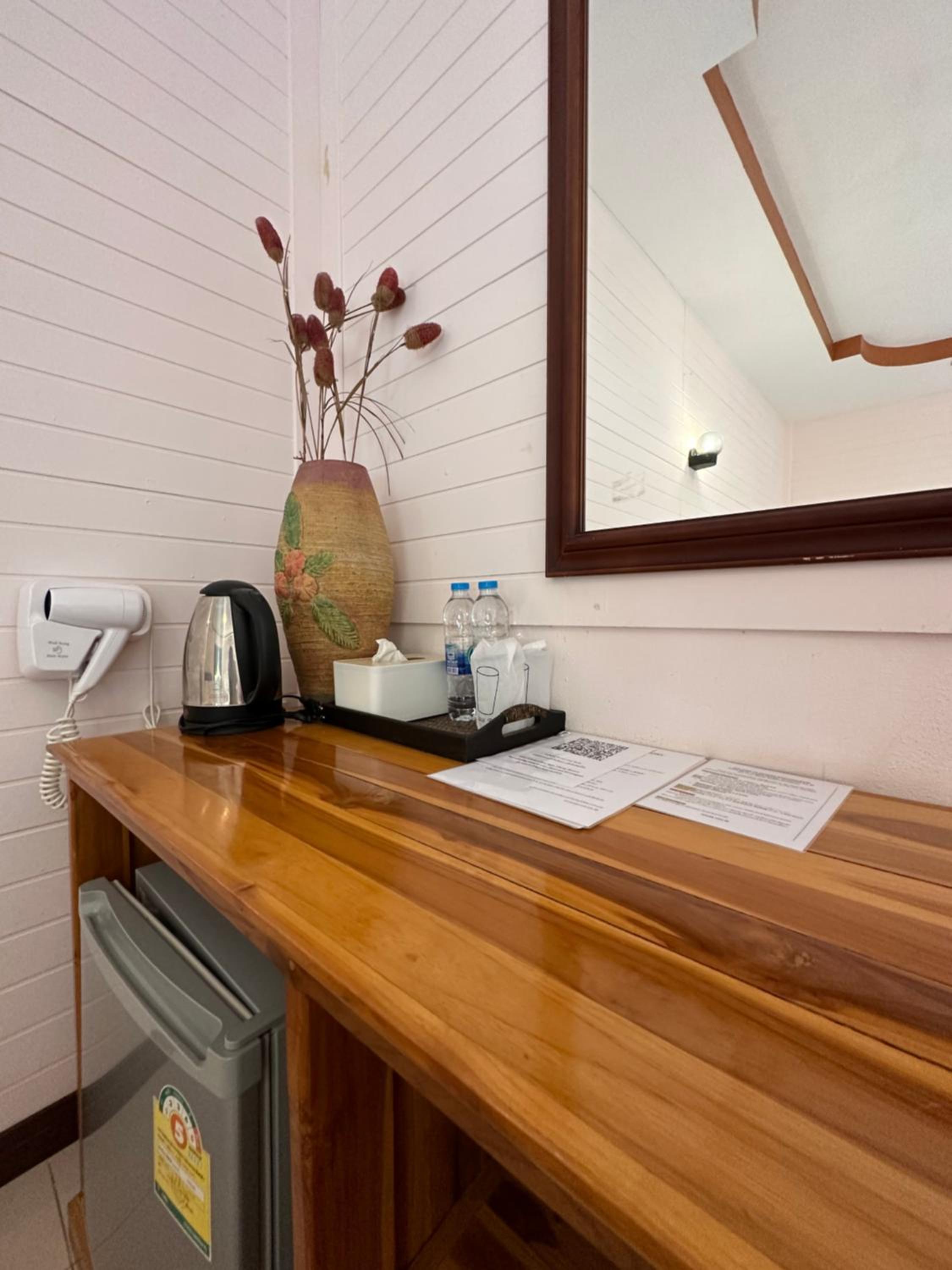 Standard King Room - Photo 7