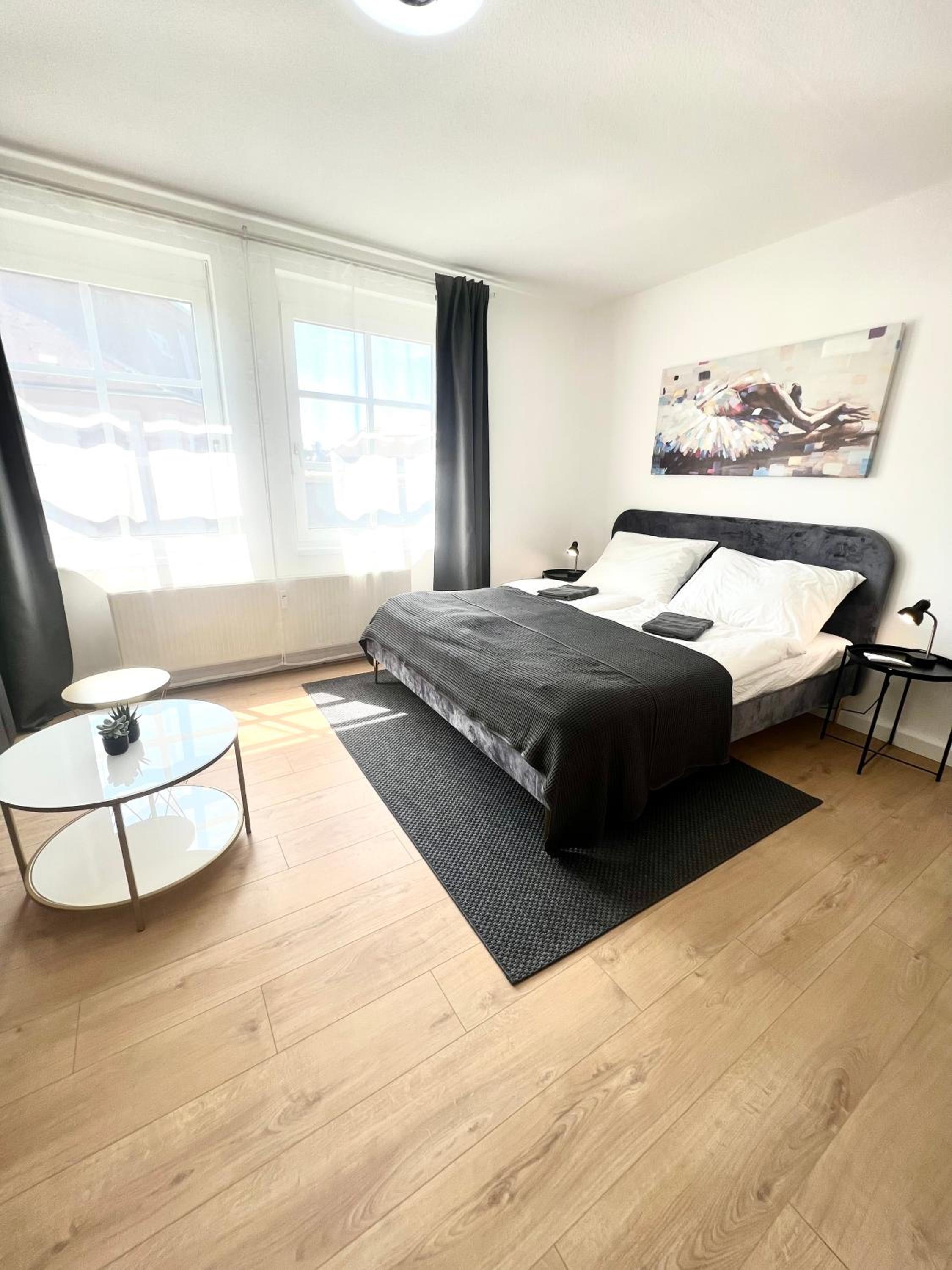One-Bedroom Apartment photo 1