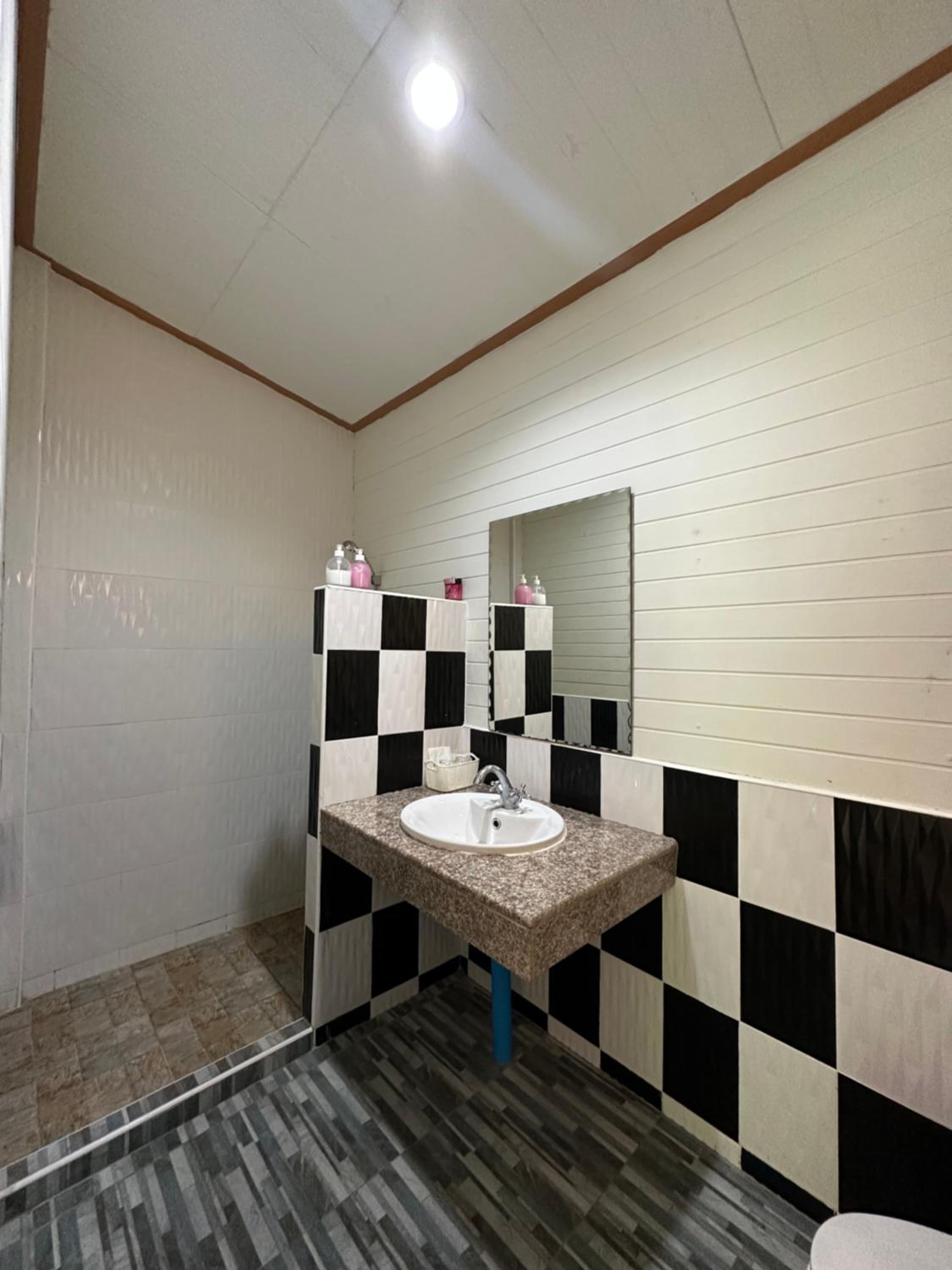 Standard King Room - Photo 2
