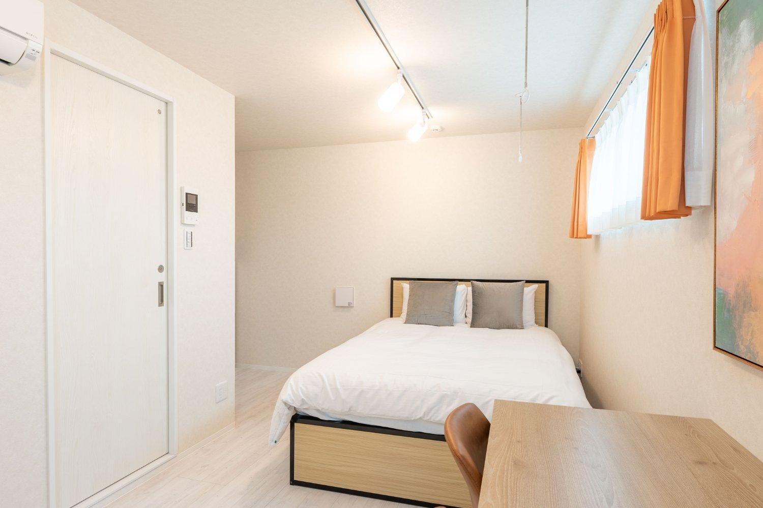 One-Bedroom Apartment photo 1