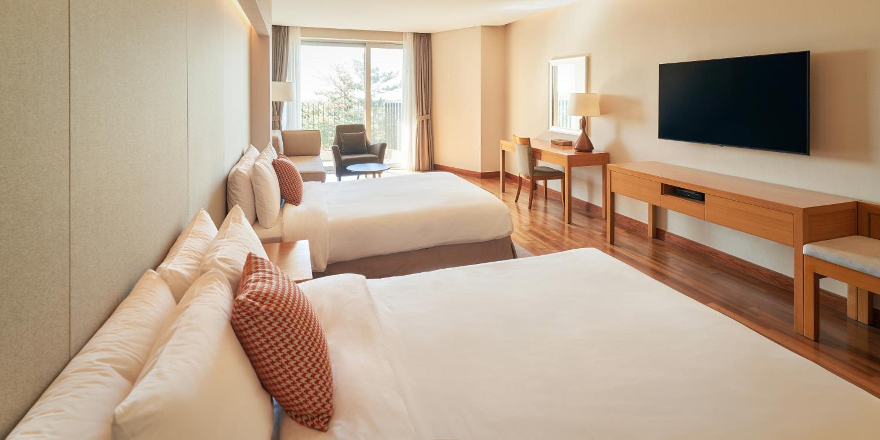 Deluxe Room With Pool Access - Photo 10