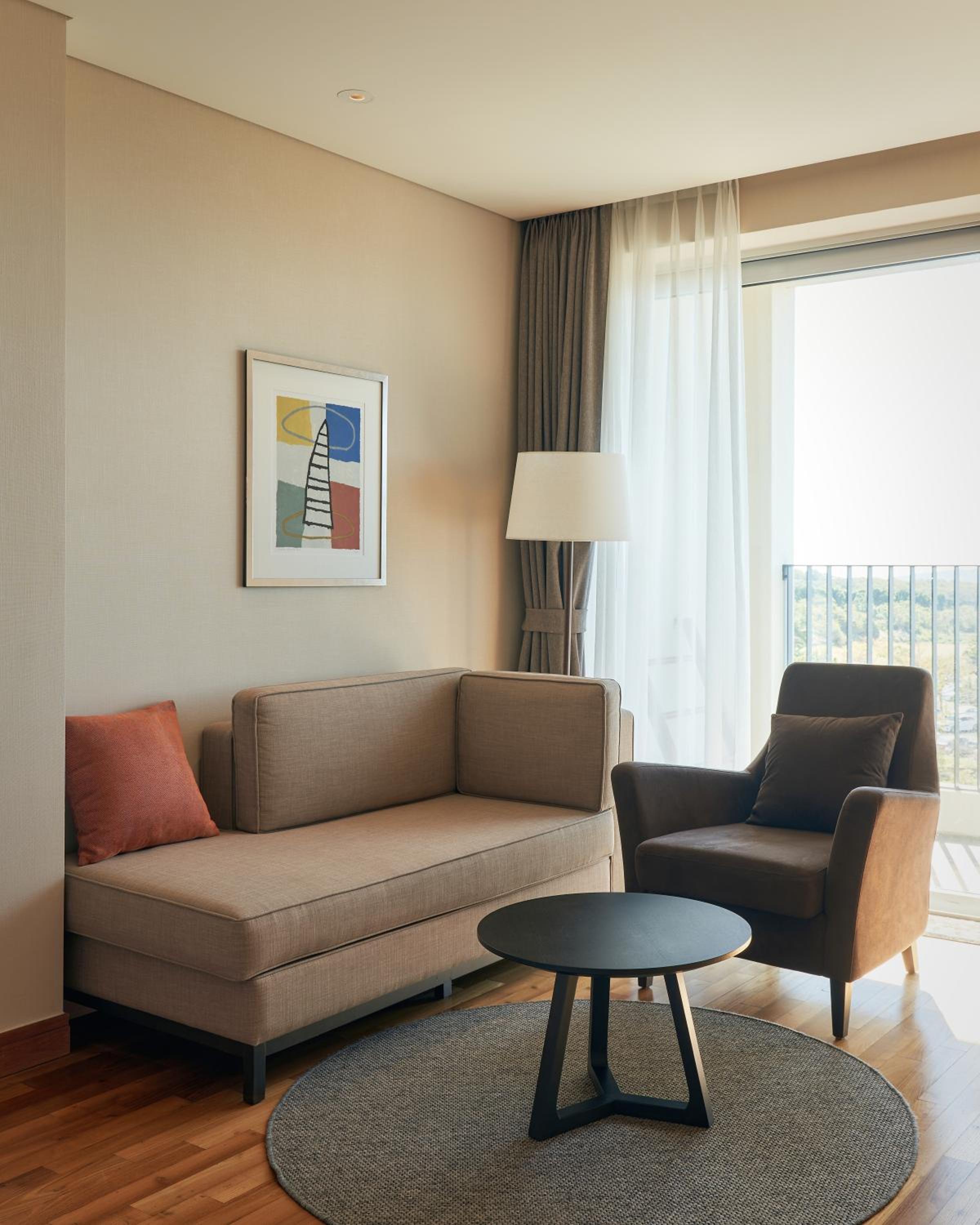 Deluxe Room With Pool Access - Photo 9