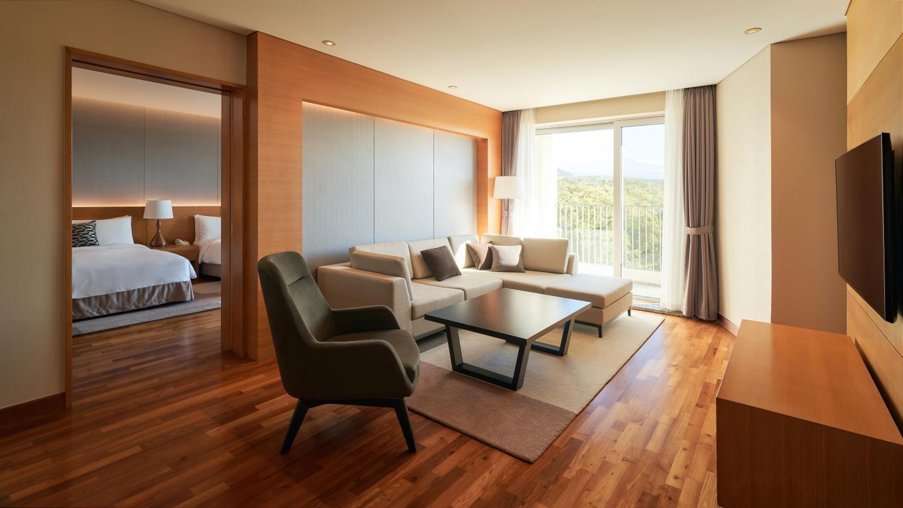 Executive Suite - Photo 11