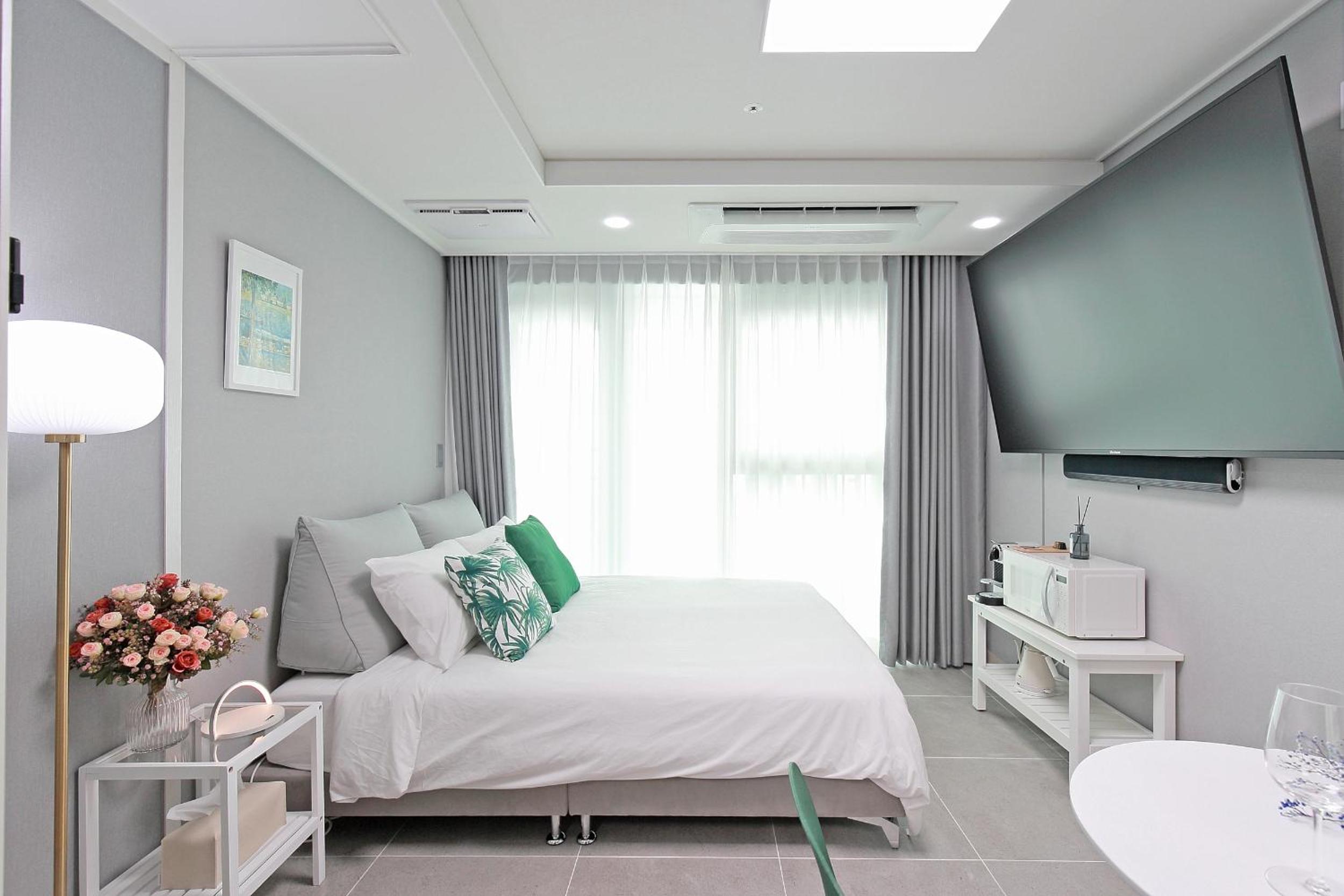 Superior Double Room with Half Ocean View