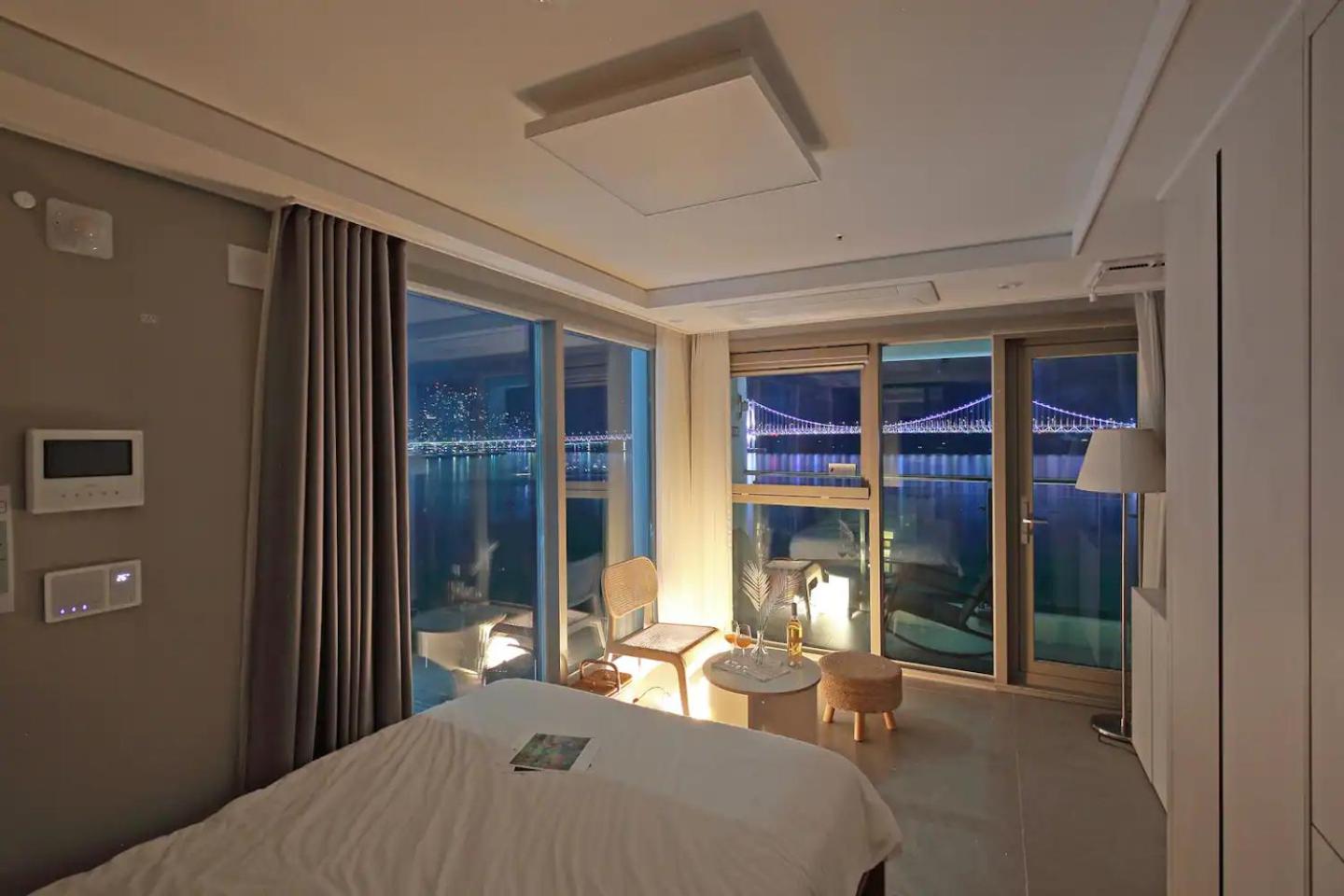 Studio with Panoramic Ocean View