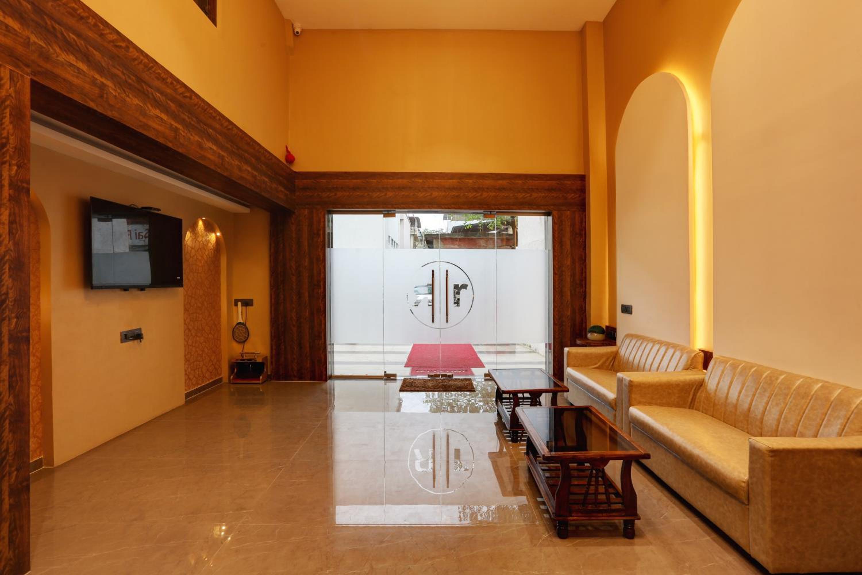Deluxe Room - Photo 11