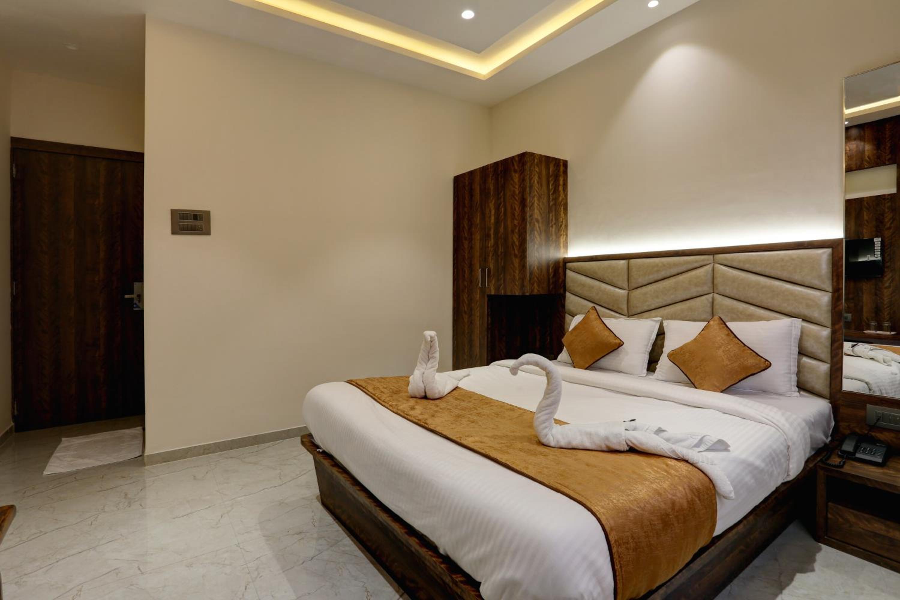 Deluxe Room - Photo 28