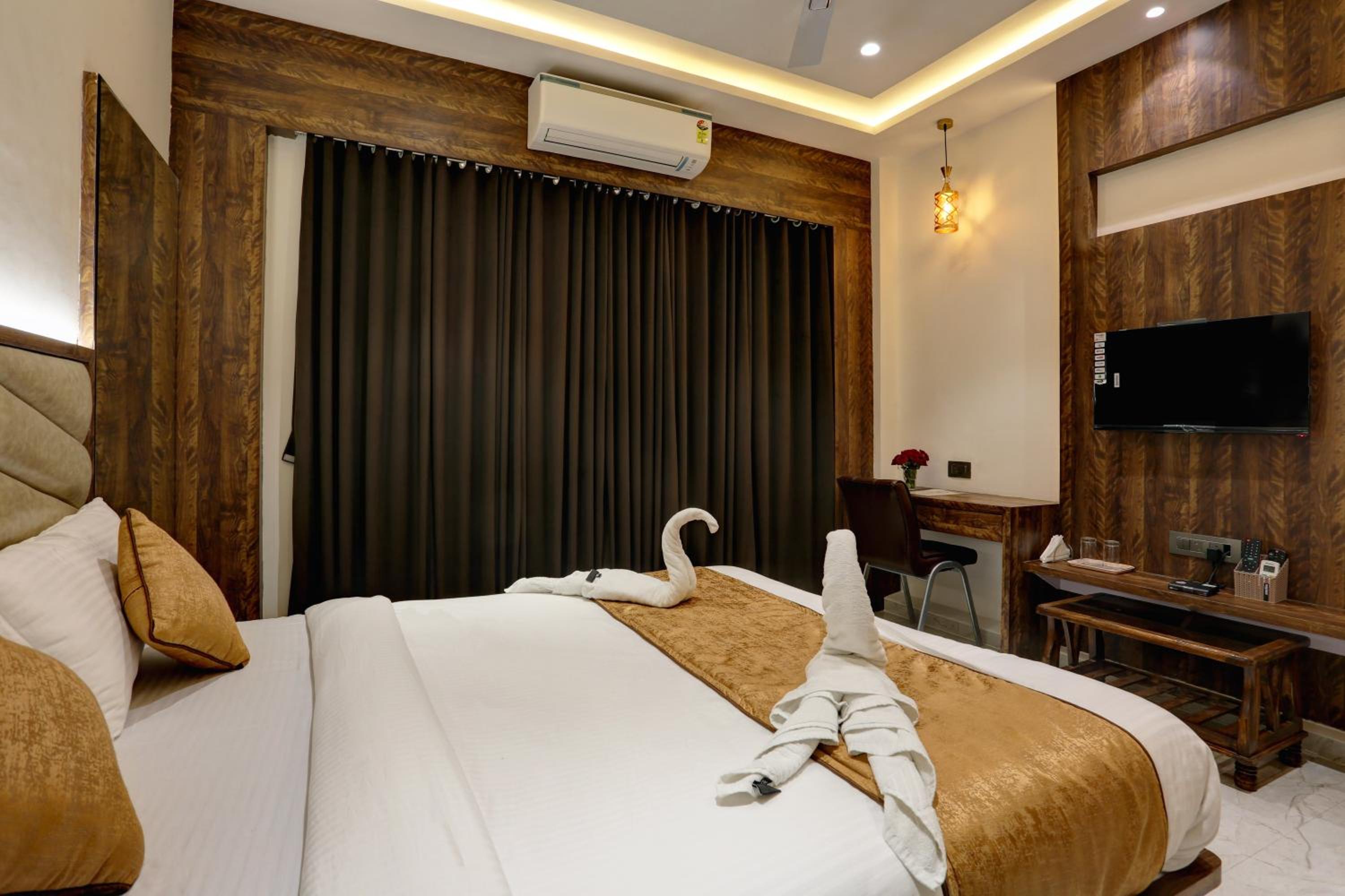 Deluxe Room - Photo 25