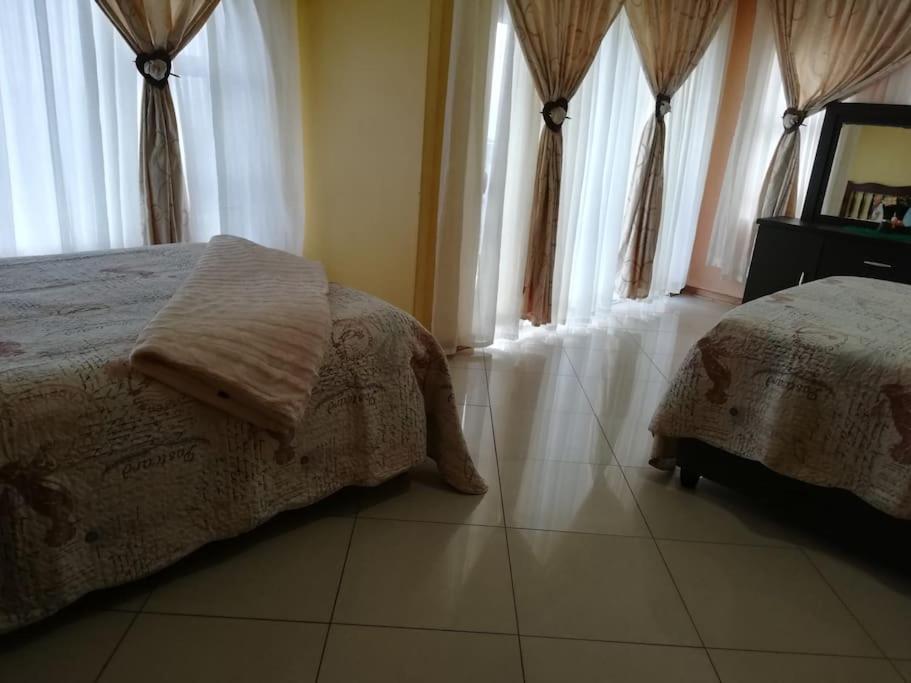 Five-Bedroom House photo 1