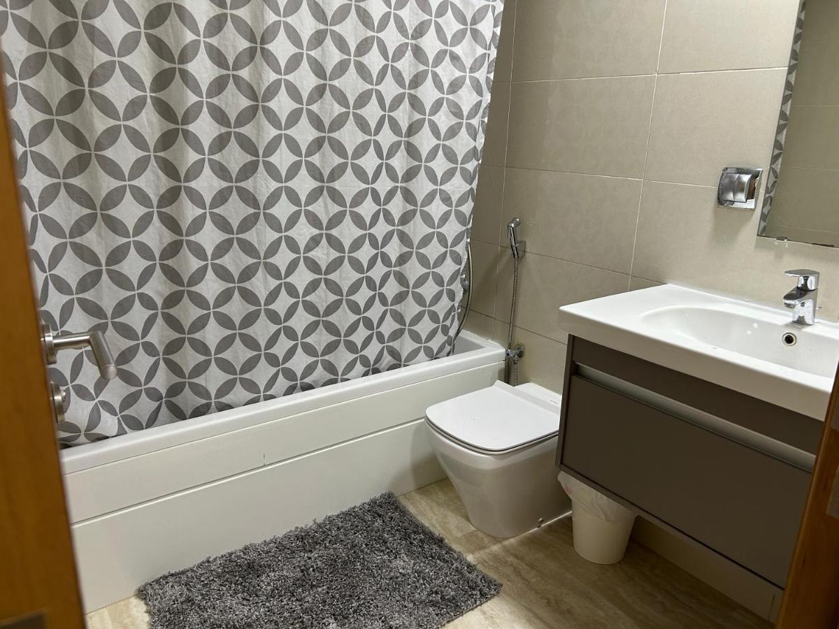 One bedroom with corner city view photo 2