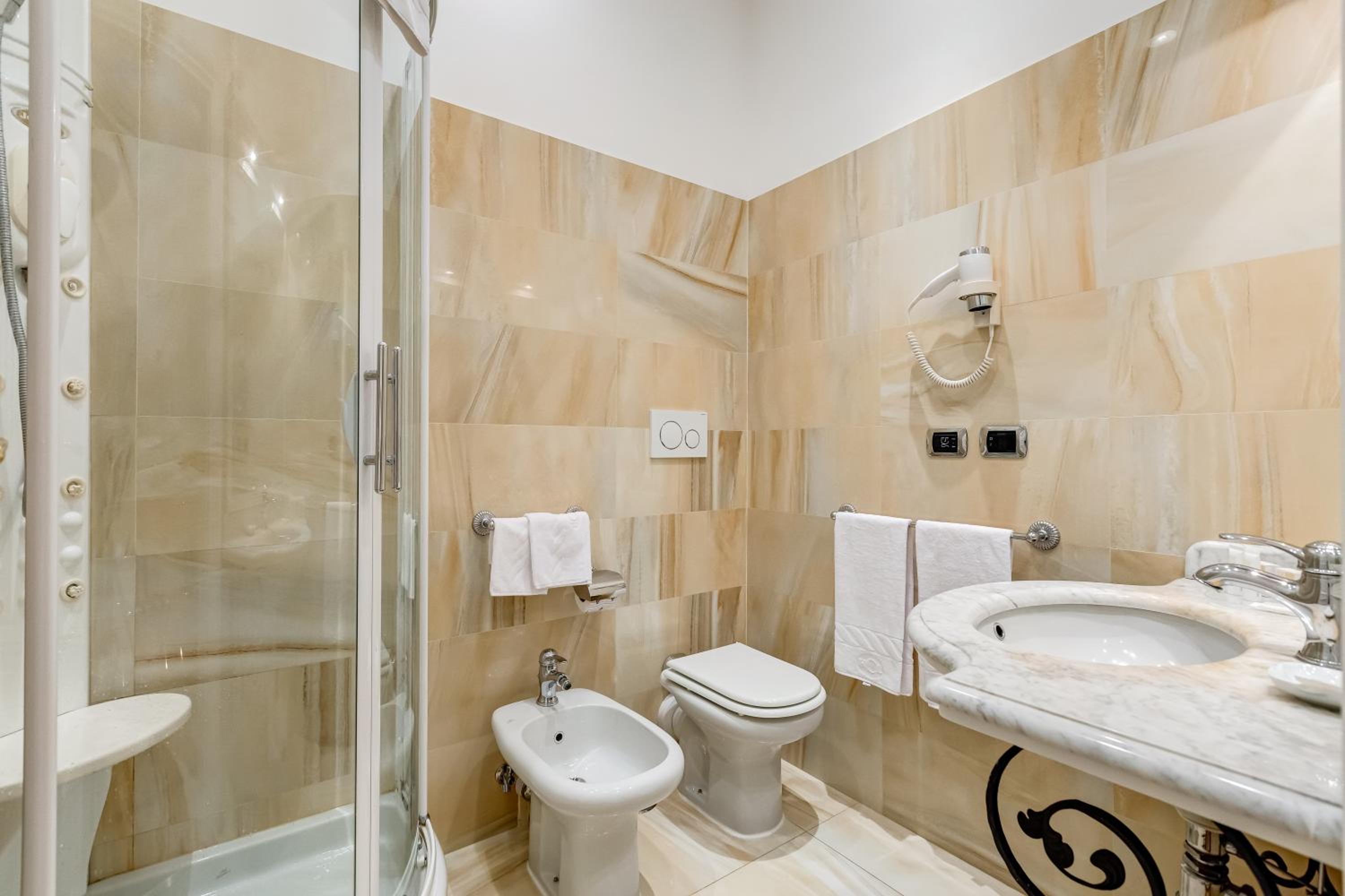 Double or Twin Room photo 2