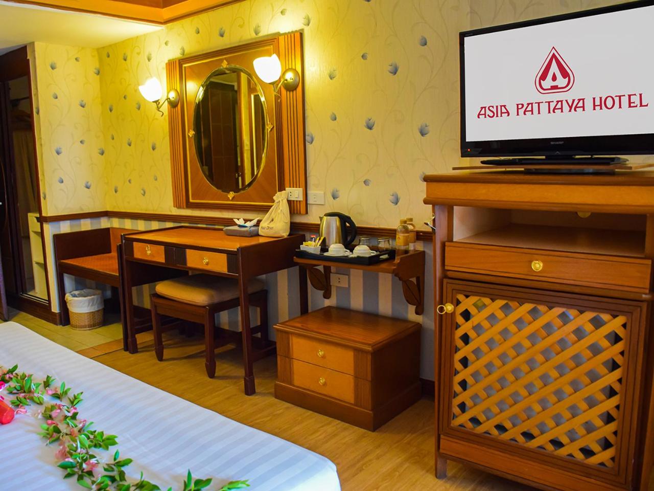 Jacuzzi Suite - Photo 9