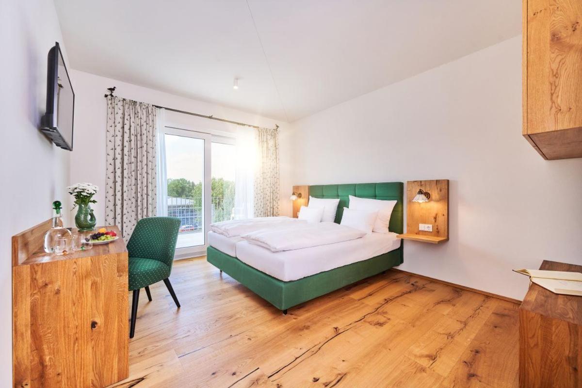 Double Room with Balcony - Photo 5