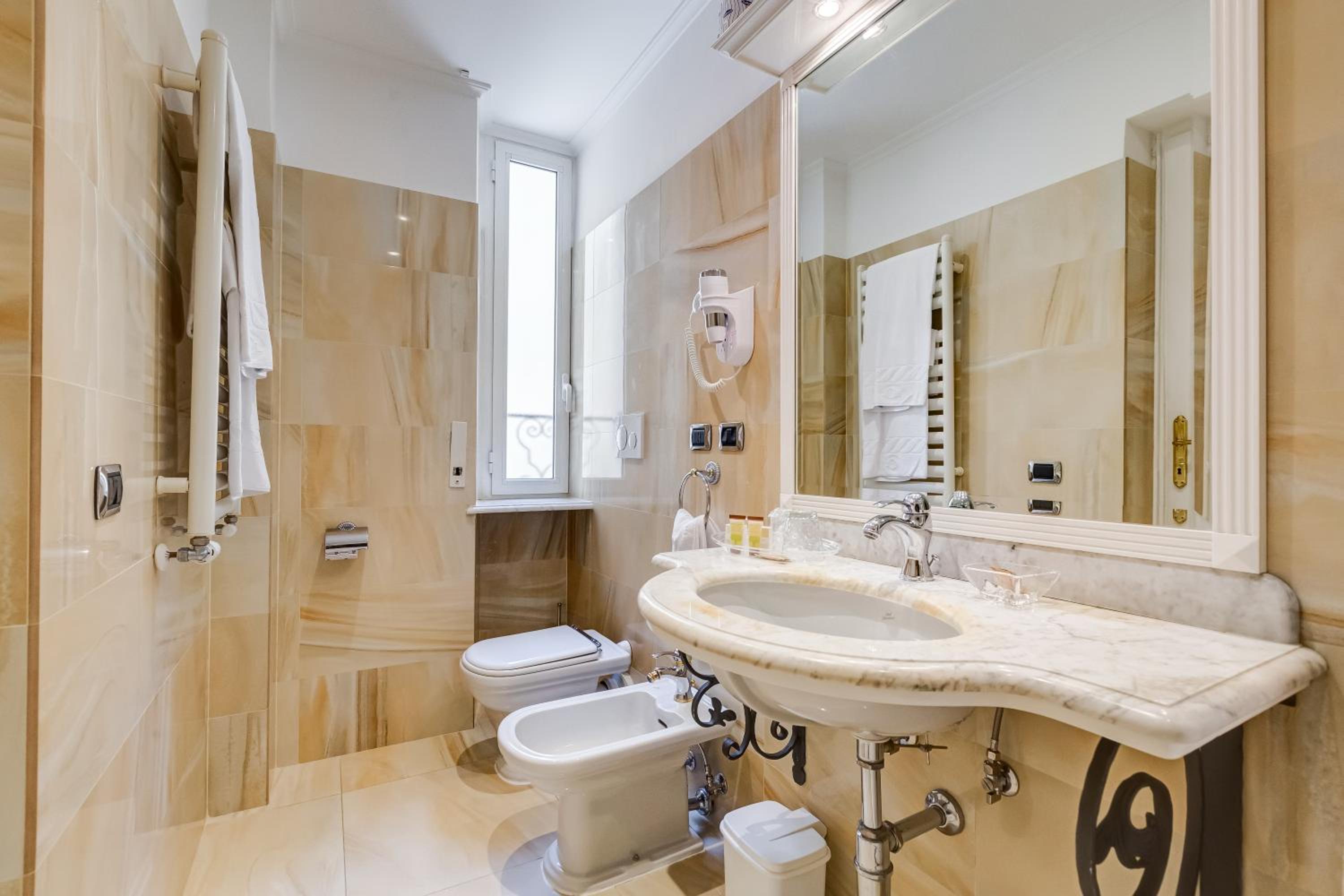 Junior Suite (2 Adults) photo 2