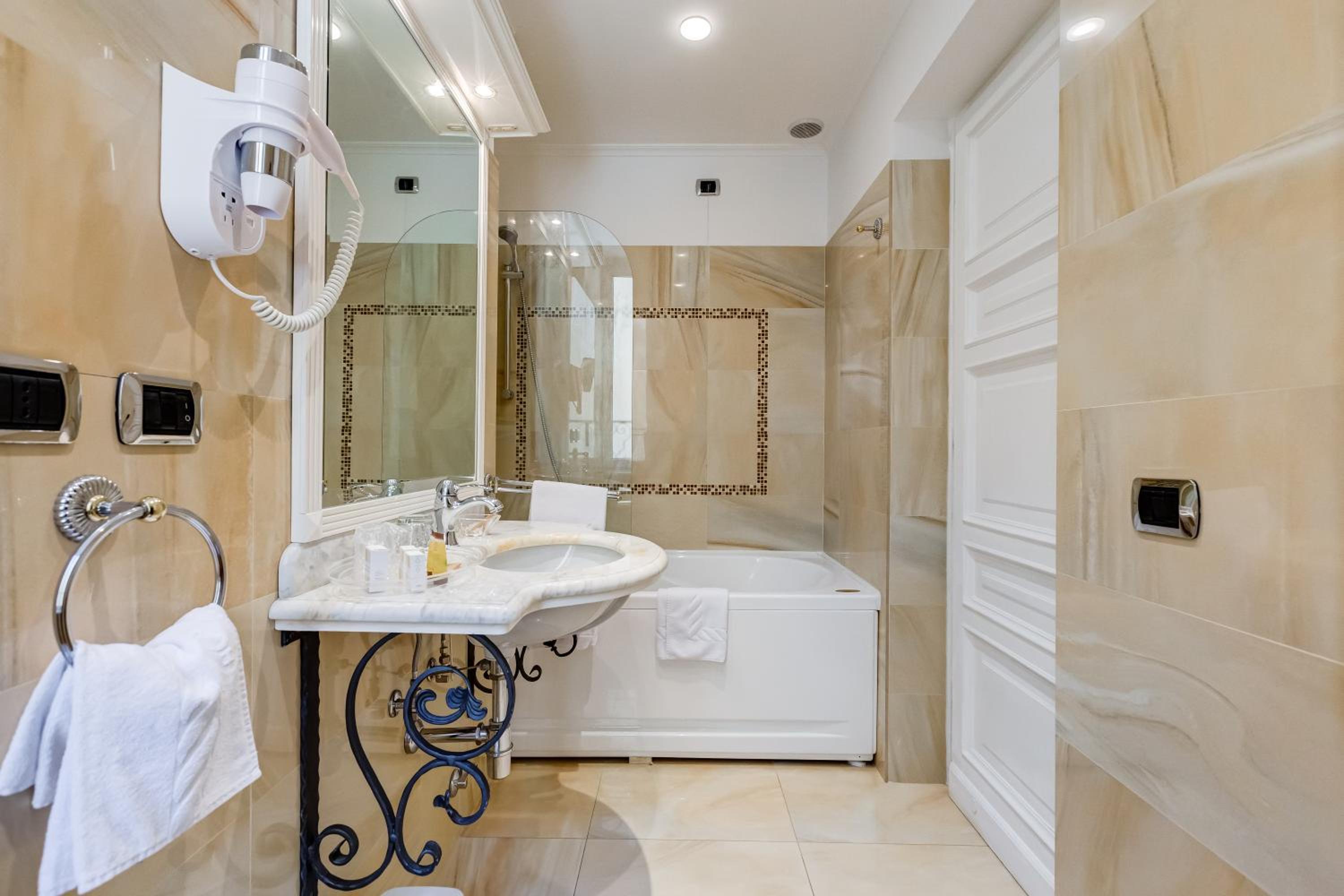 Junior Suite (2 Adults) photo 3