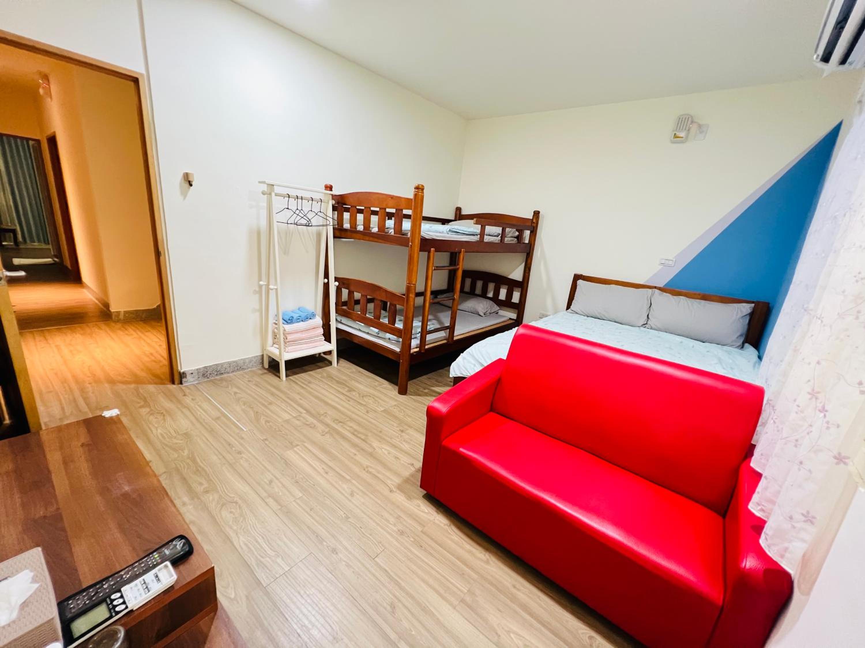 Quadruple Room with Private Bathroom photo 1