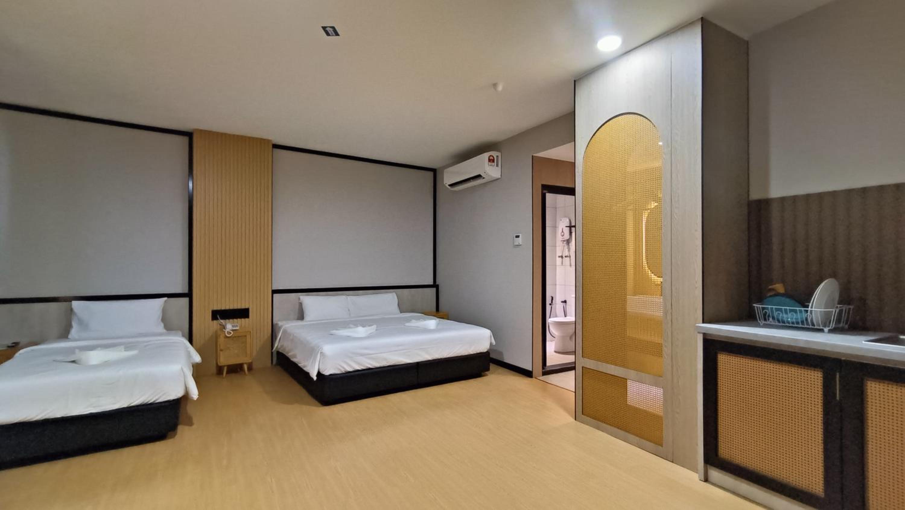 Executive Suite - Photo 26