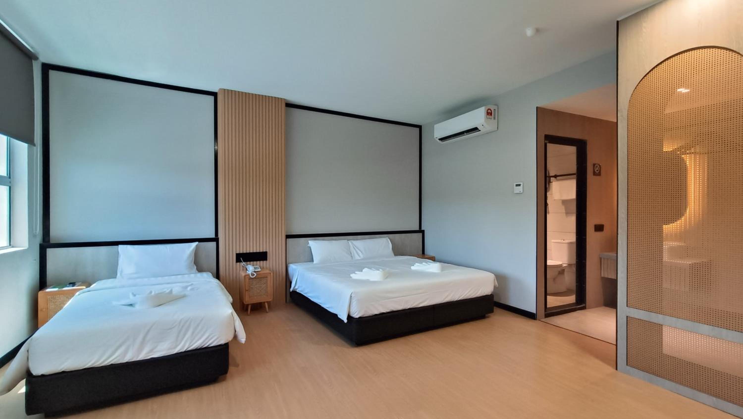 Executive Suite - Photo 27