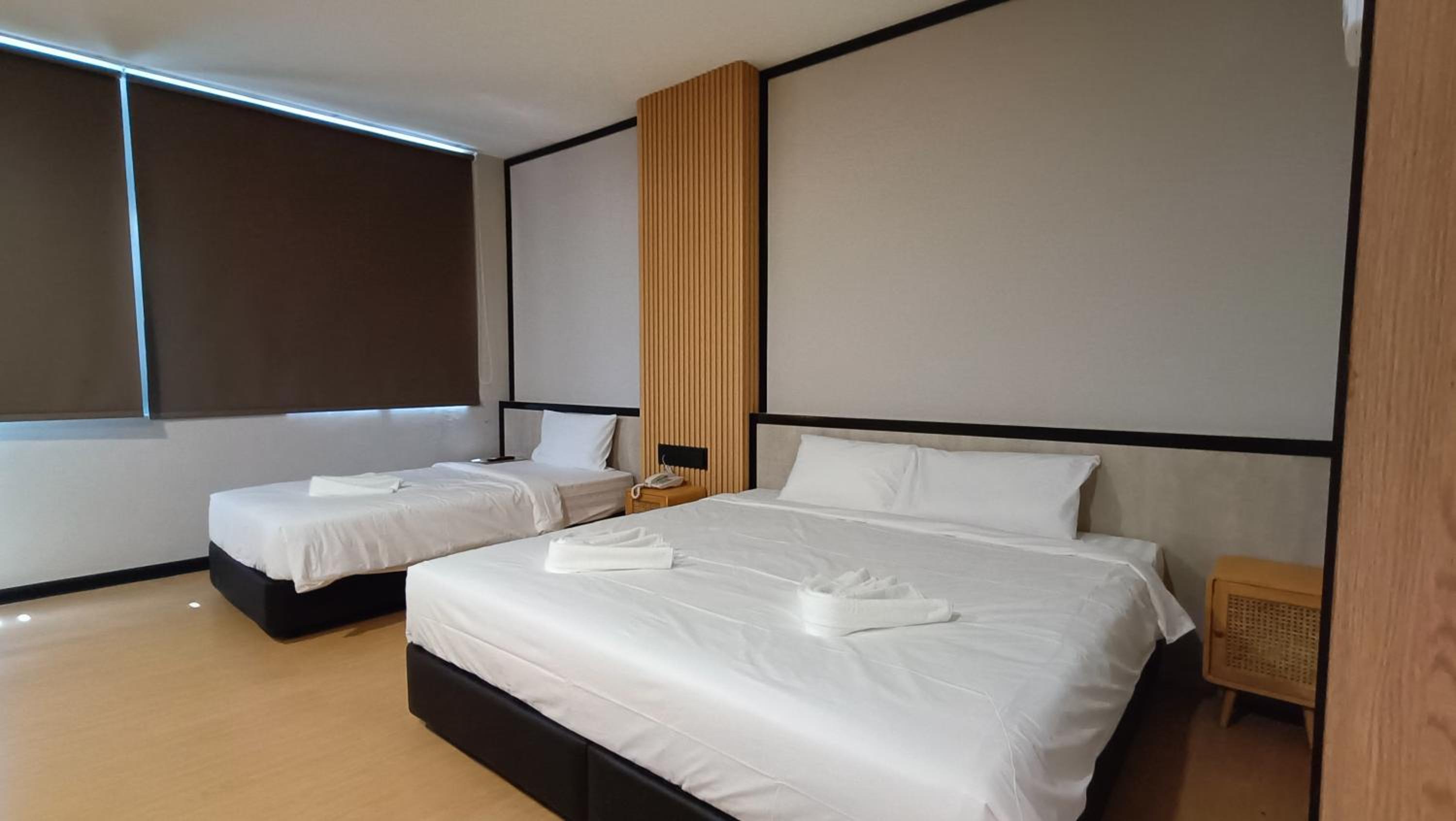 Executive Suite - Photo 17