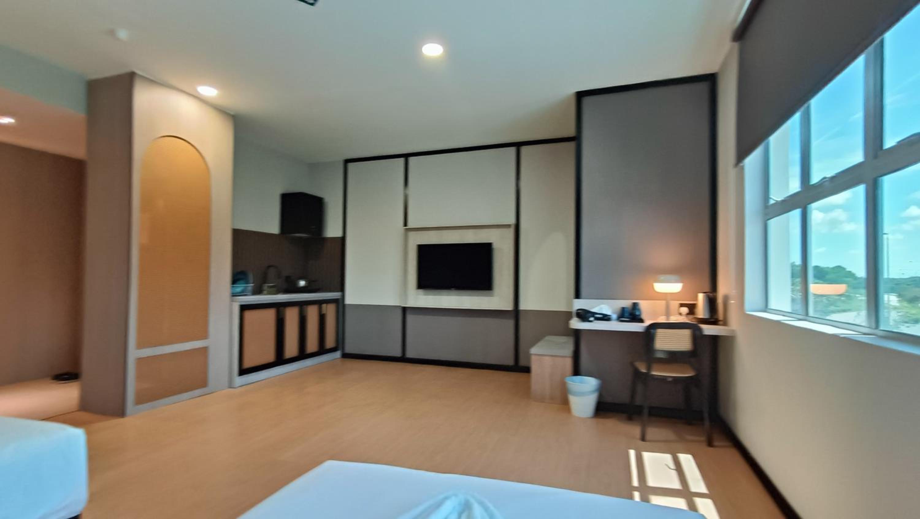 Executive Suite - Photo 15