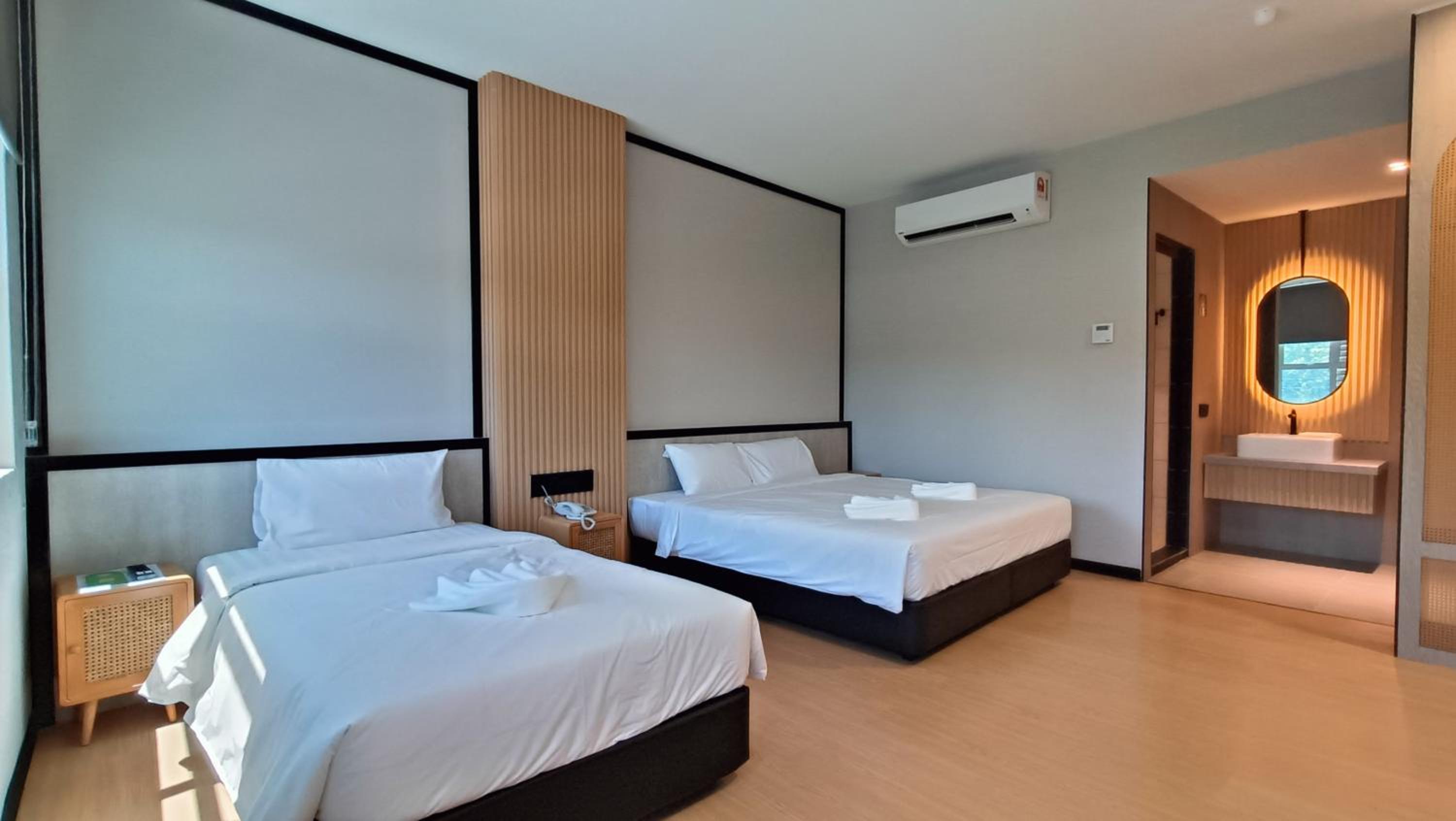 Executive Suite - Photo 10