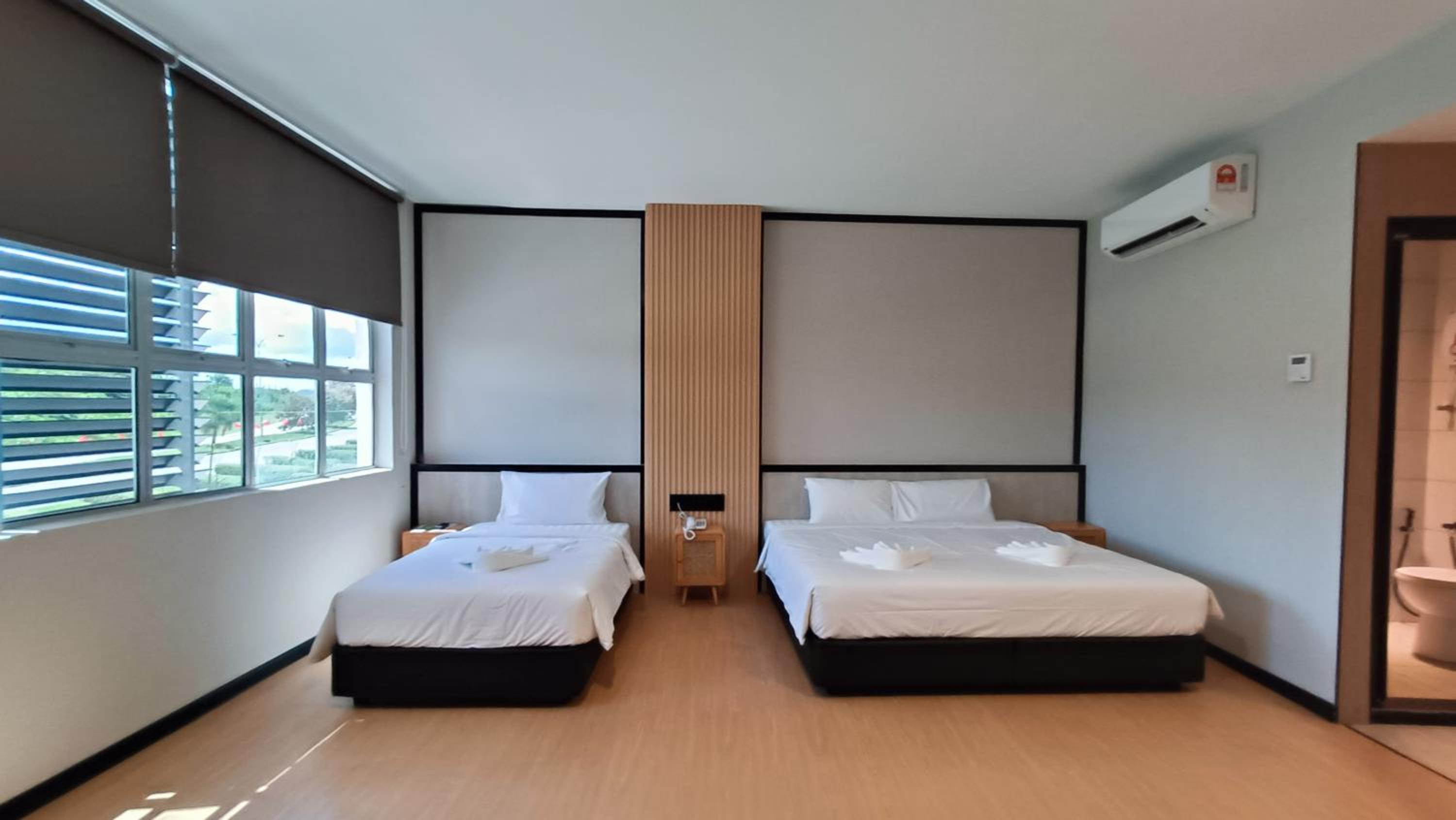 Executive Suite - Photo 9