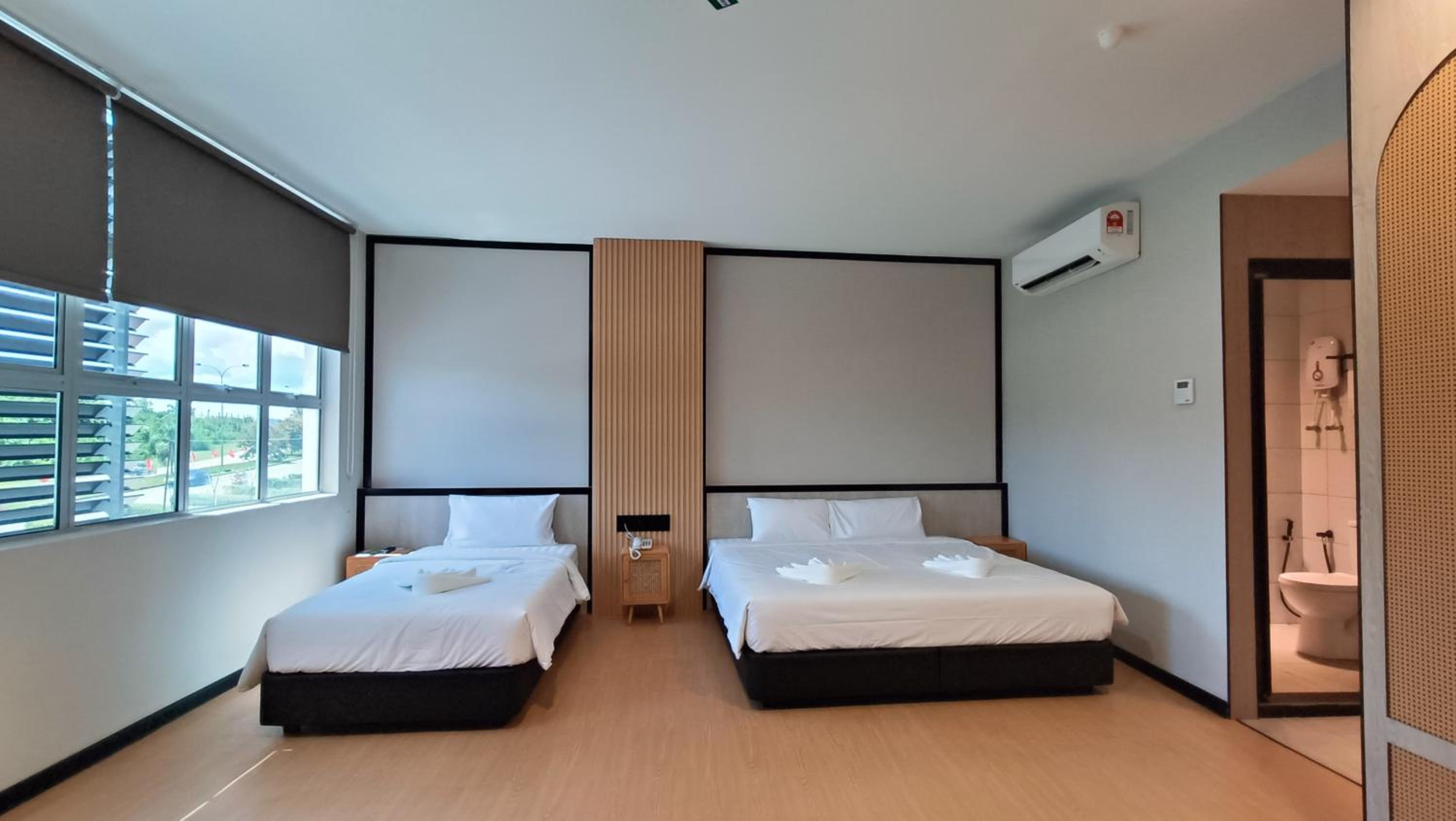 Executive Suite - Photo 3