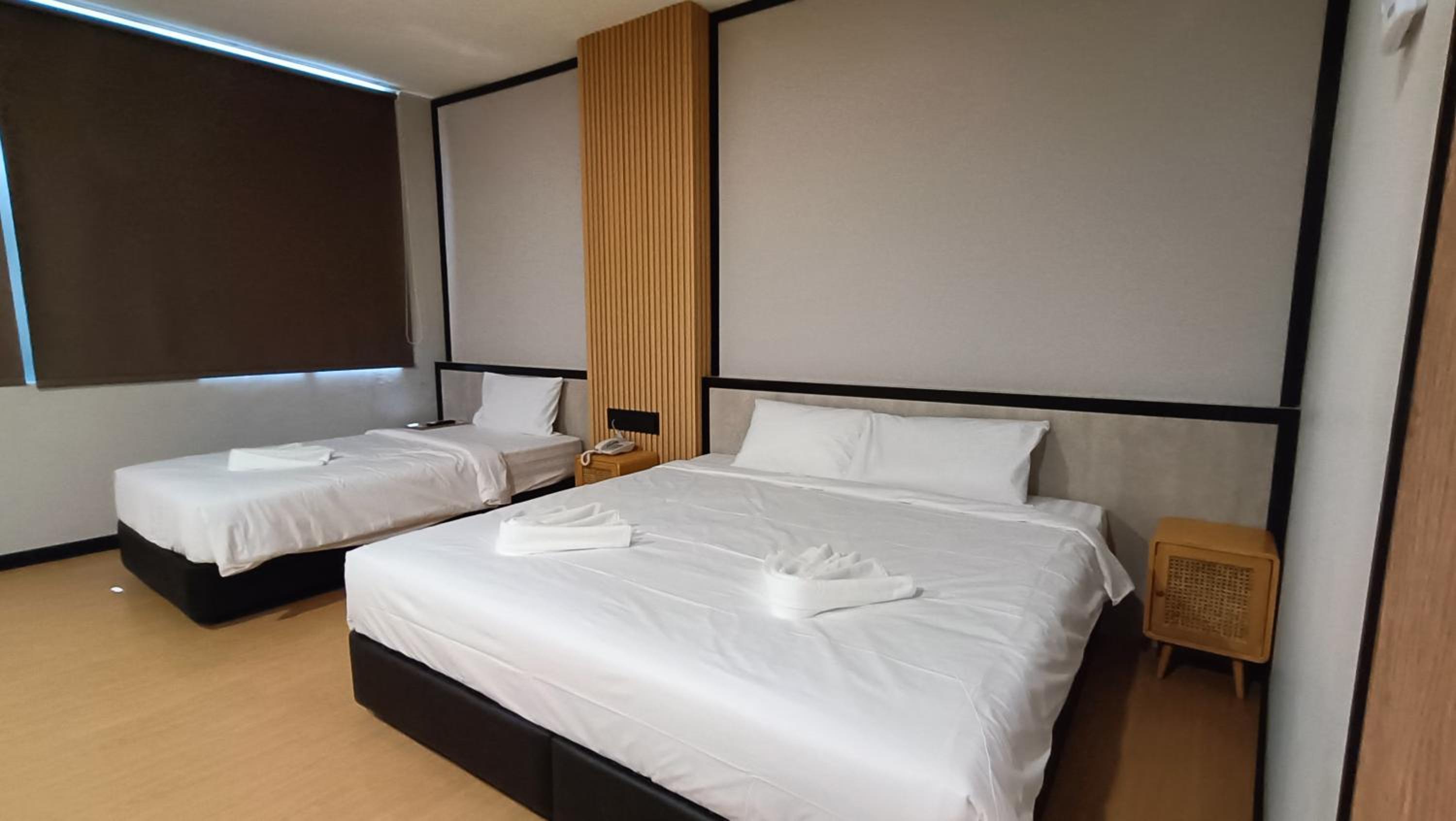 Executive Suite - Photo 2