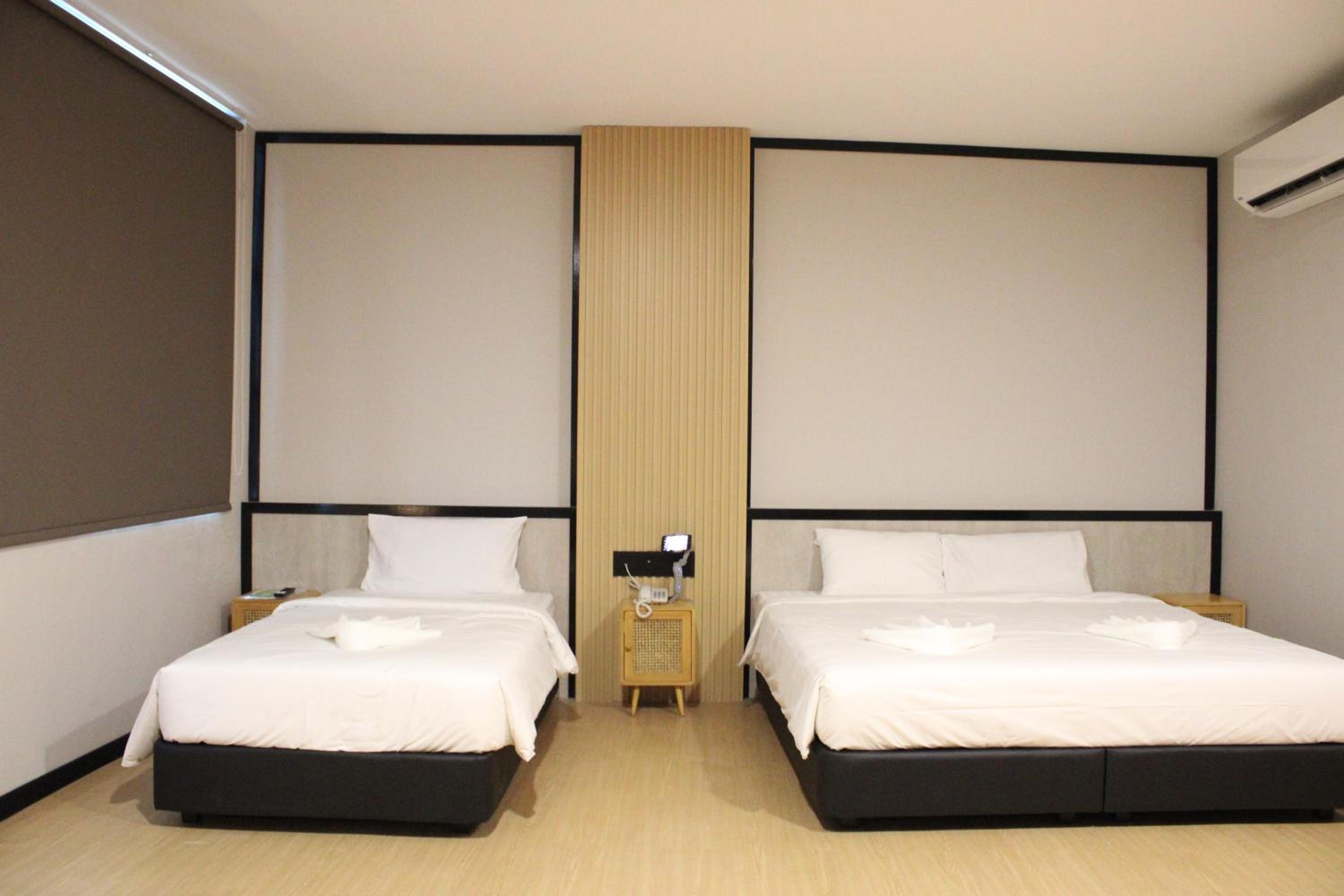 Executive Suite - Photo 23