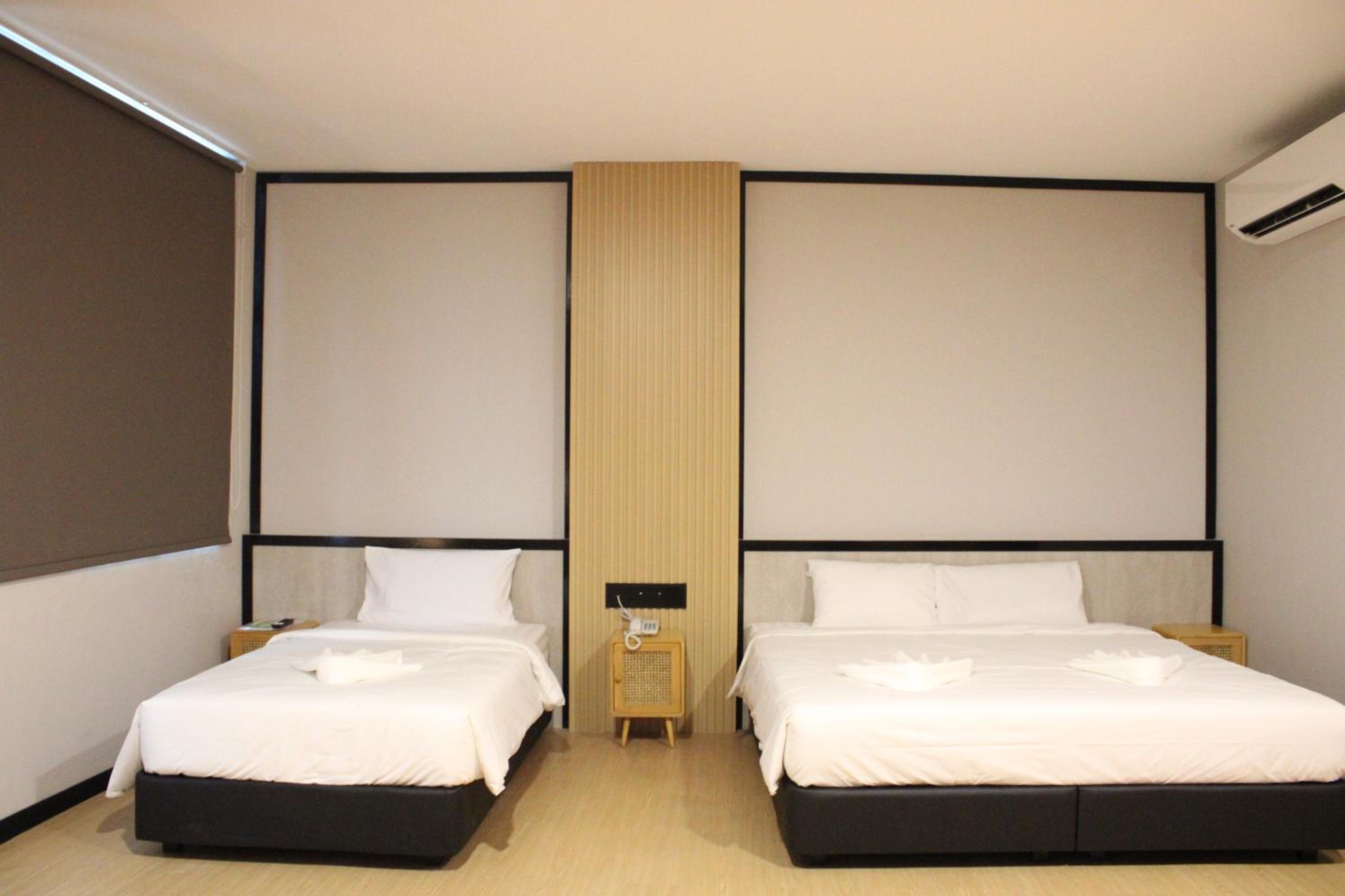 Executive Suite - Photo 21