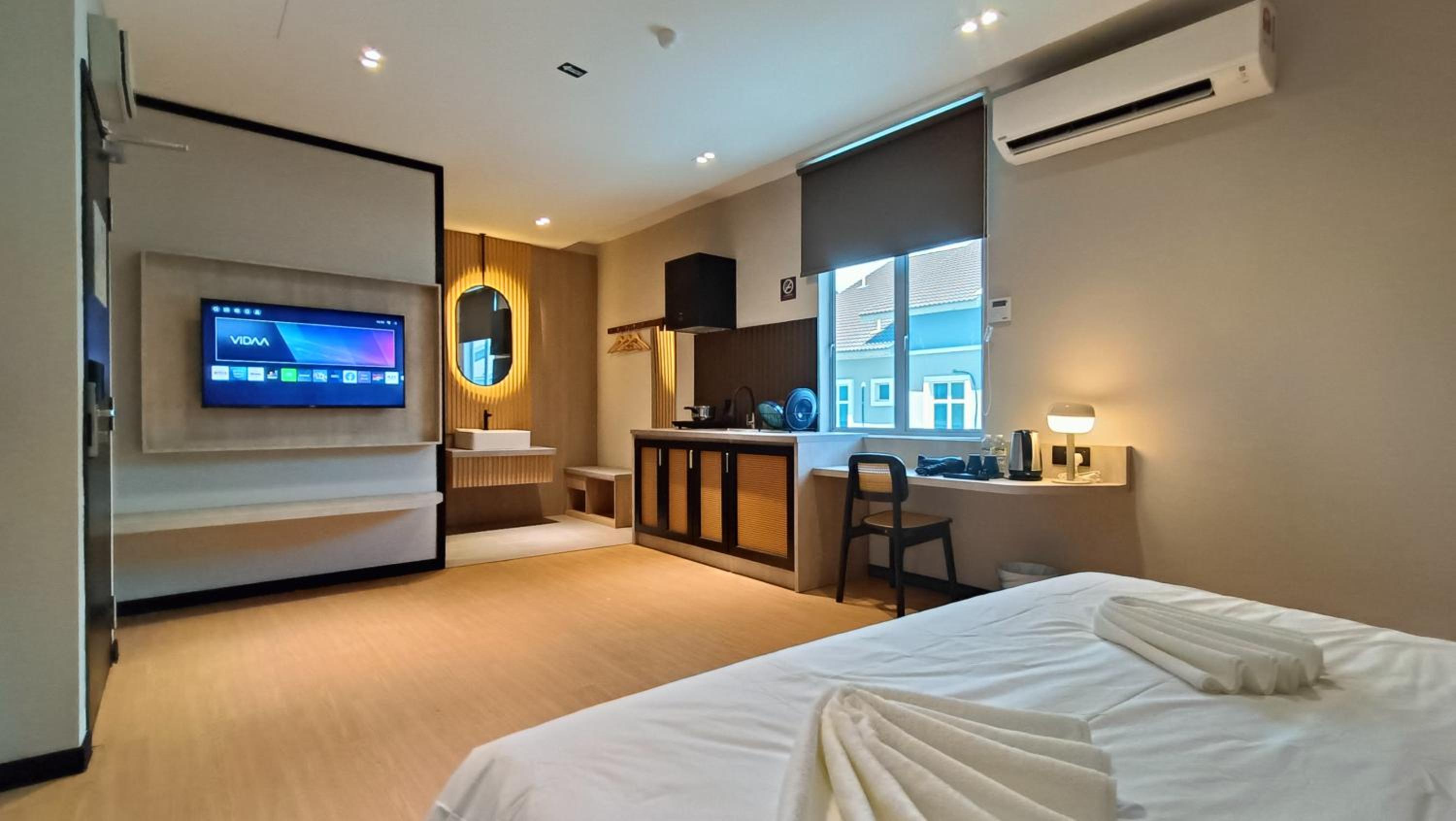Deluxe Suite - Photo 18