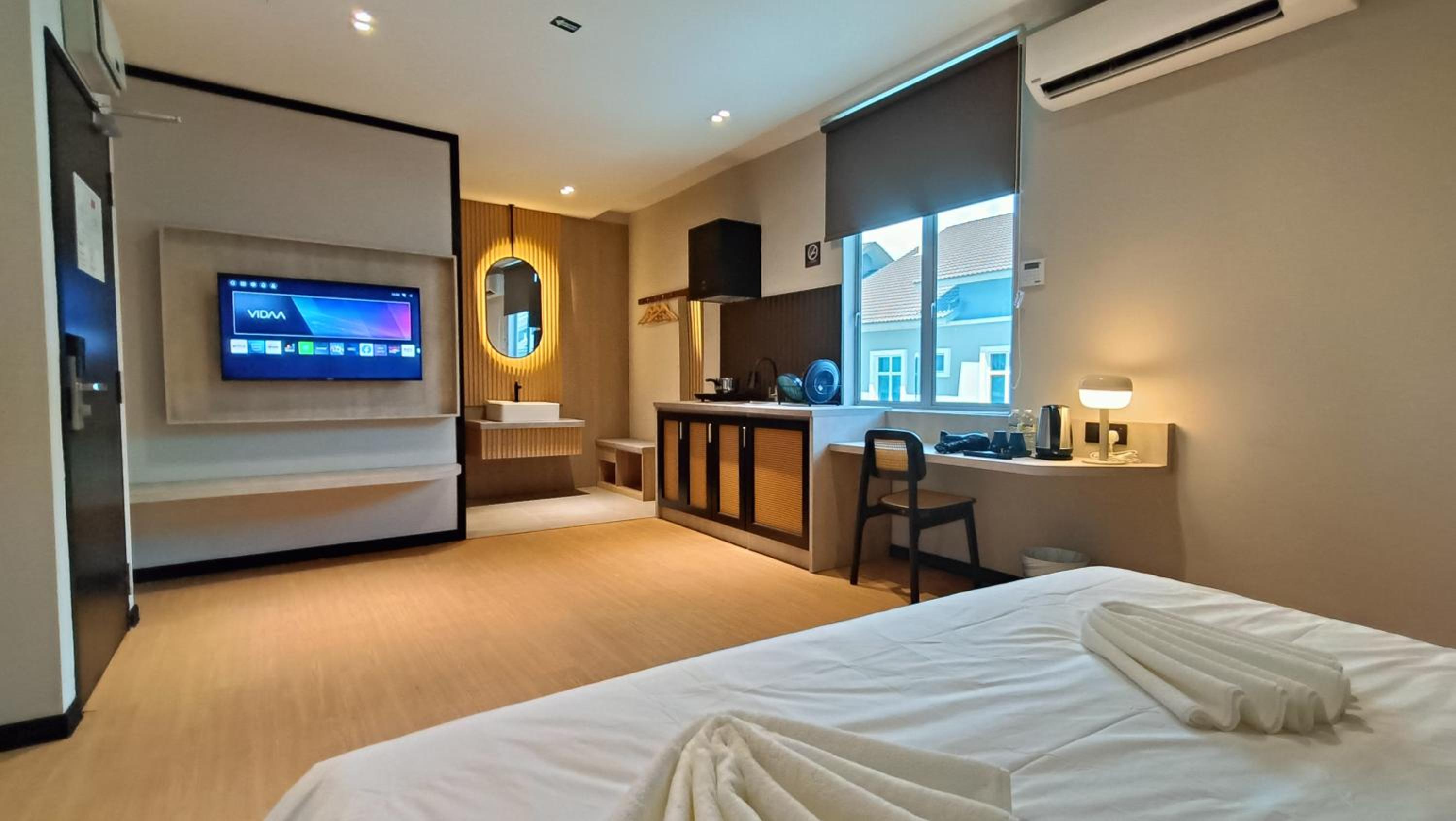 Deluxe Suite - Photo 17