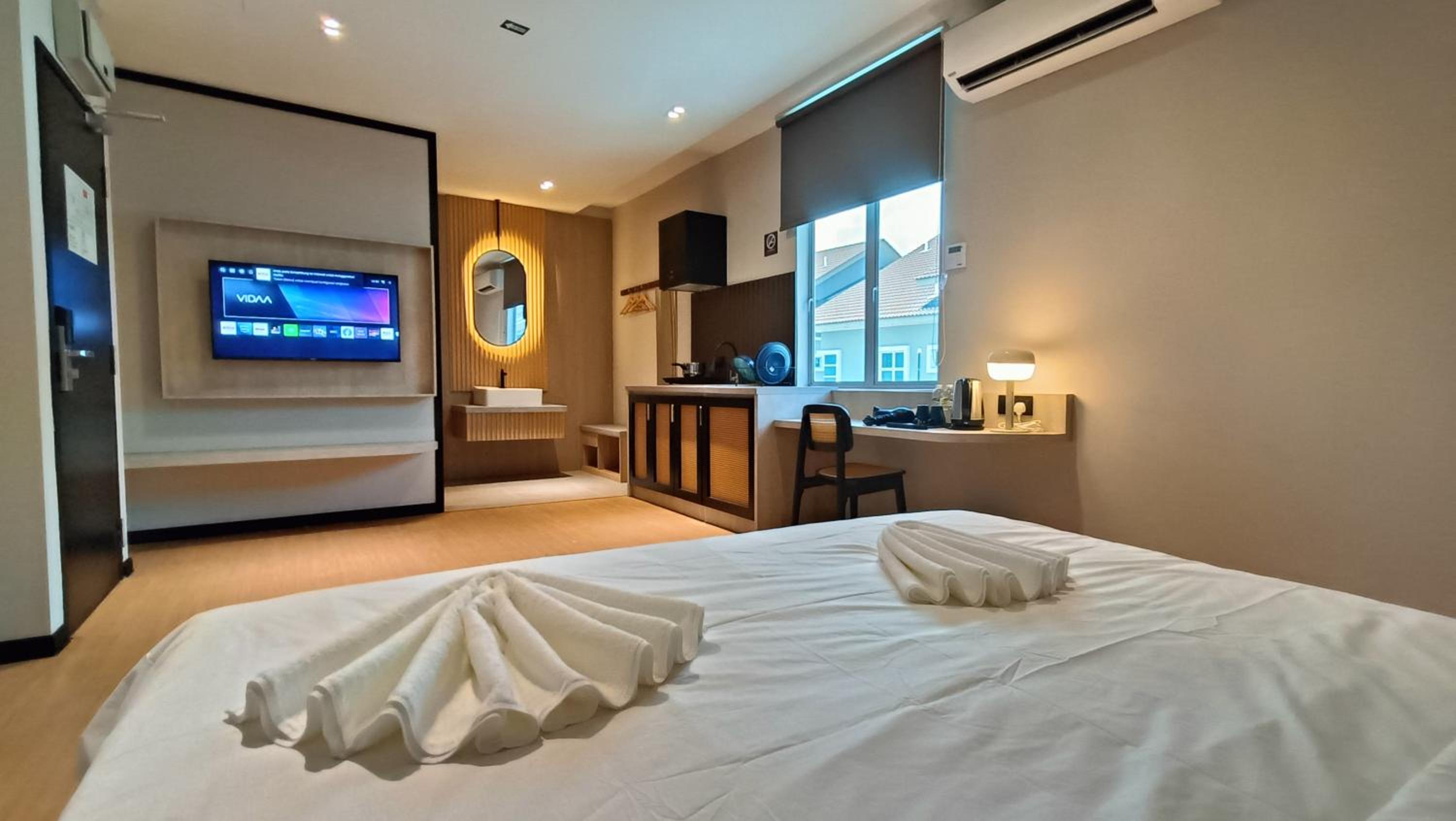 Deluxe Suite - Photo 16