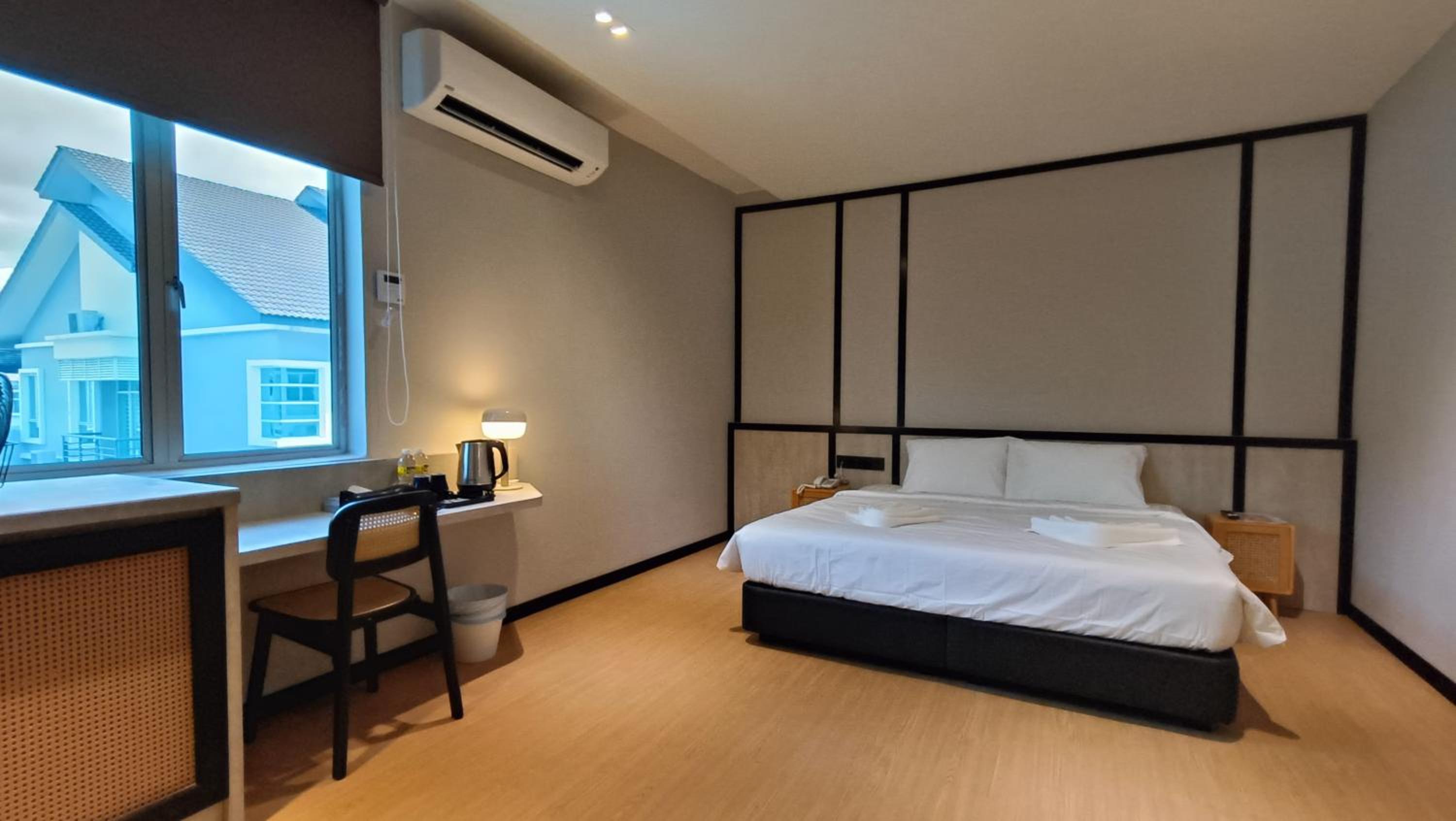 Deluxe Suite - Photo 37