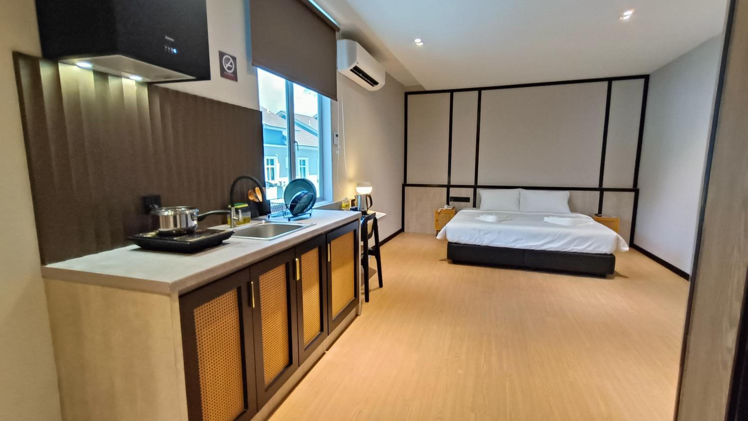 Deluxe Suite - Photo 35