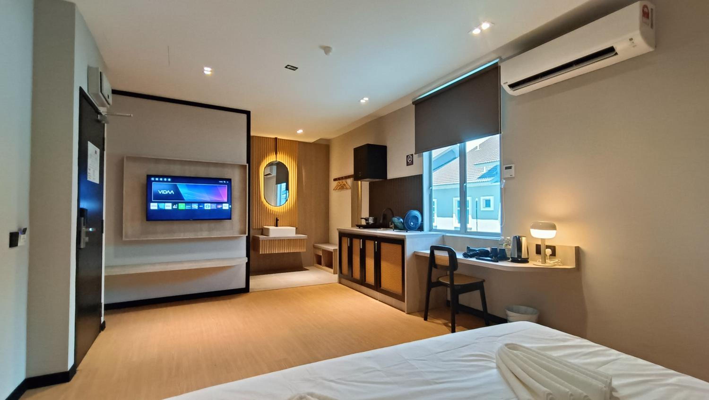 Deluxe Suite - Photo 29