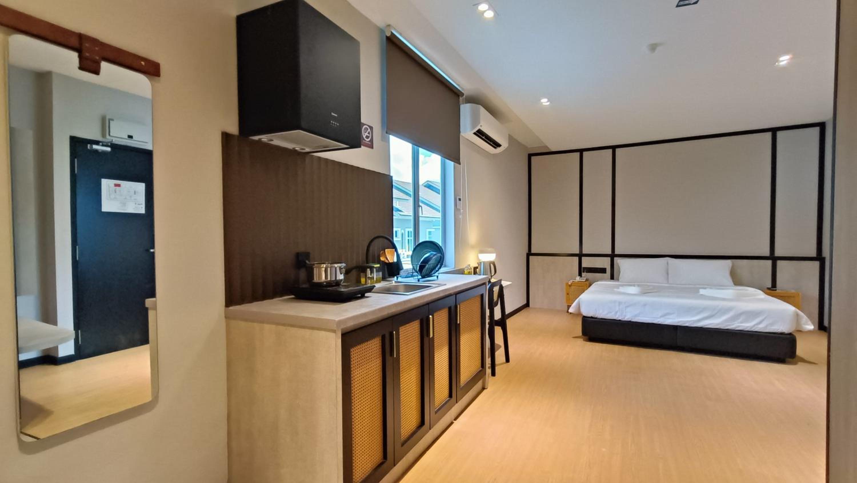 Deluxe Suite - Photo 33