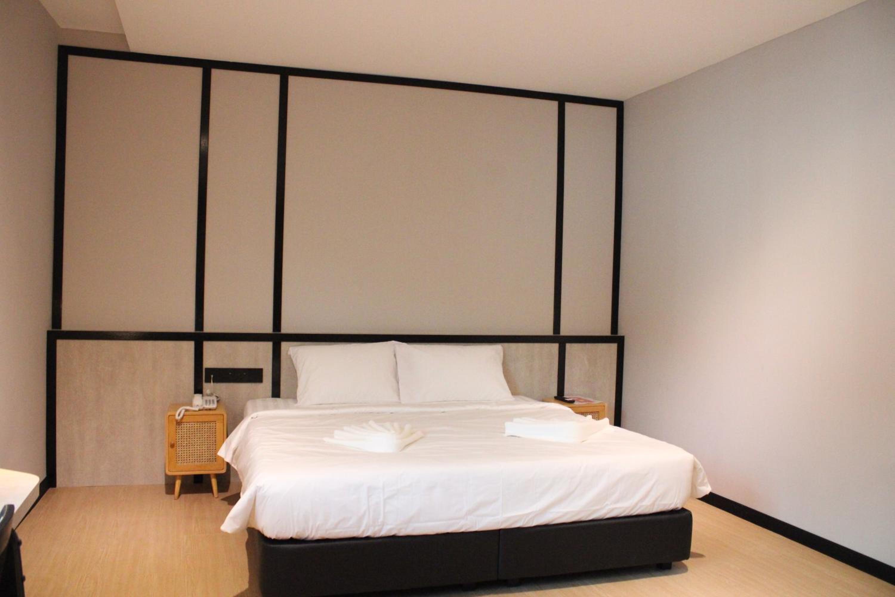 Deluxe Suite - Photo 22