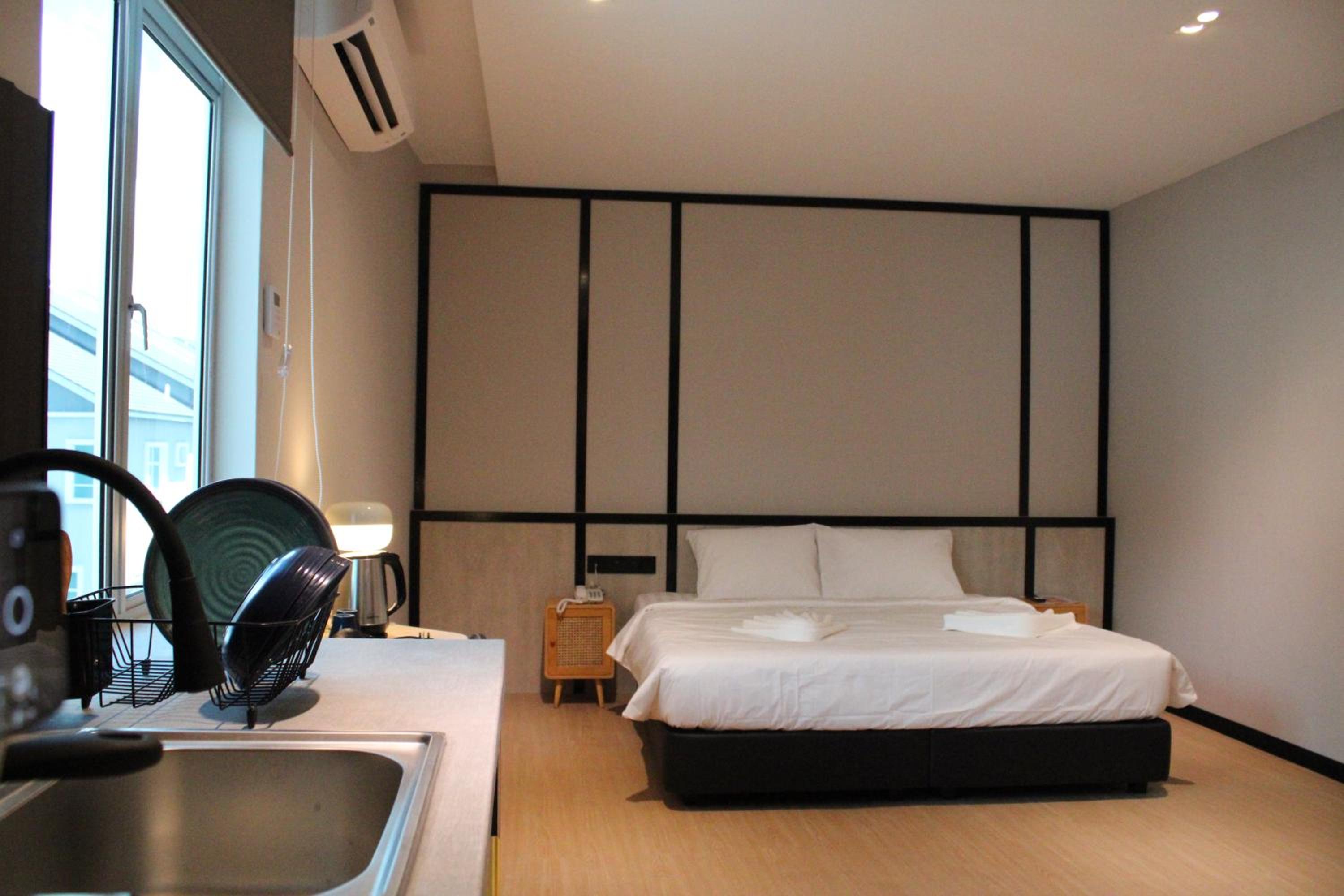 Deluxe Suite - Photo 6