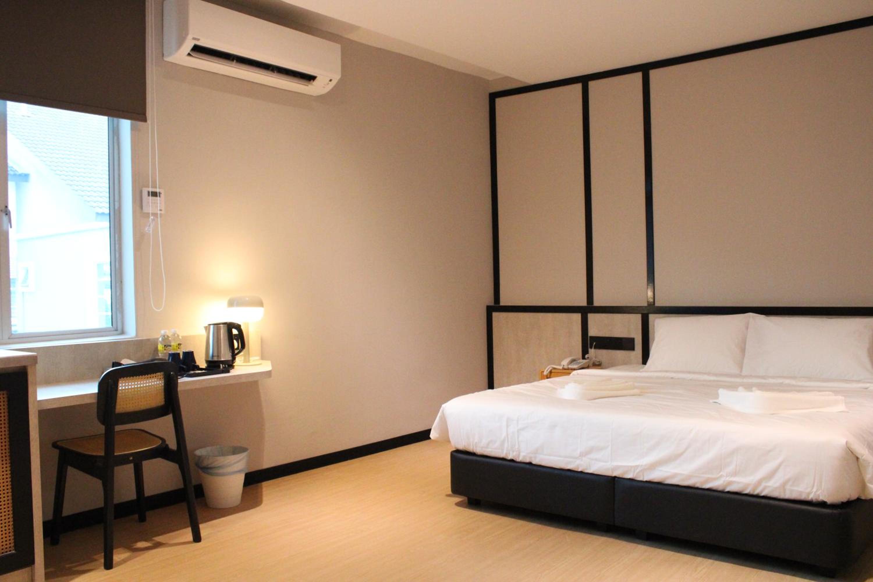 Deluxe Suite - Photo 11