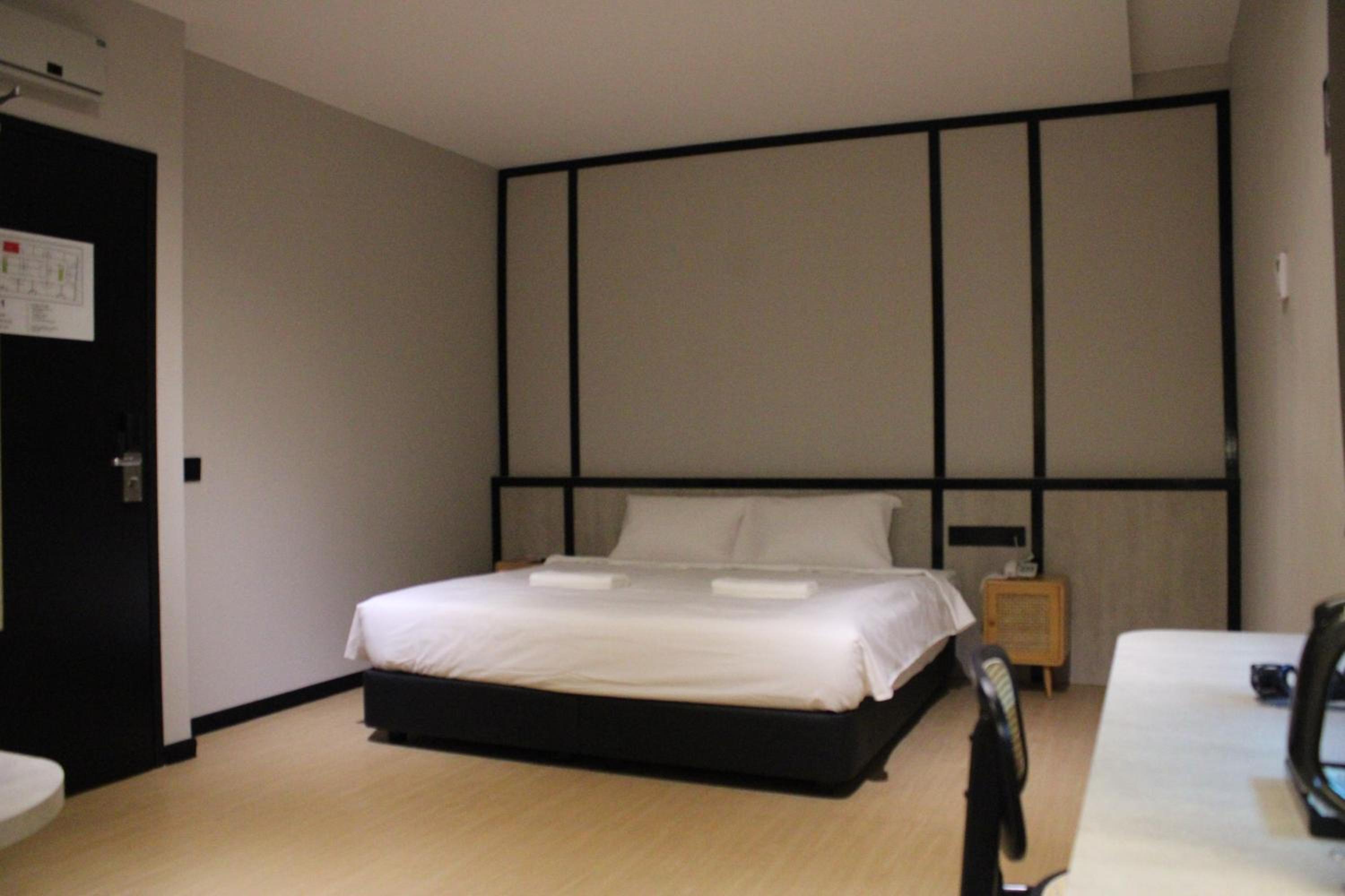 Deluxe Suite - Photo 13