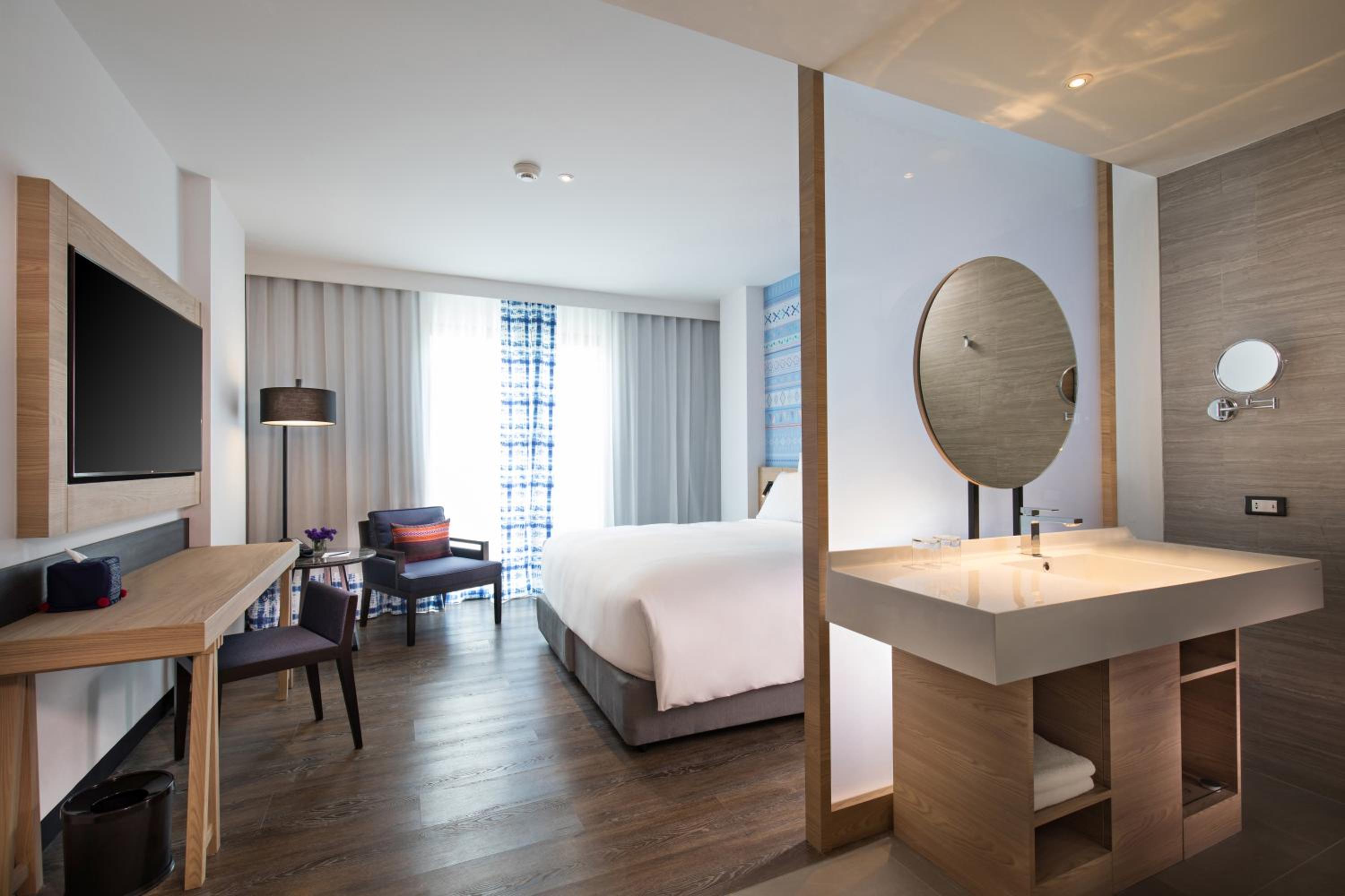 Deluxe King Room with Terrace - Pet Friendly - Photo 3